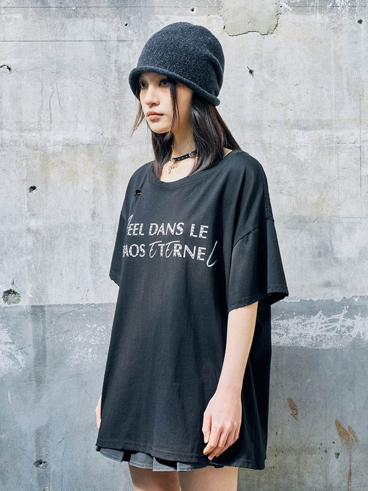 와이이이엘(YEEL) DISTRESSED STUD LOGO OVERSIZED T-SHIRT BLACK