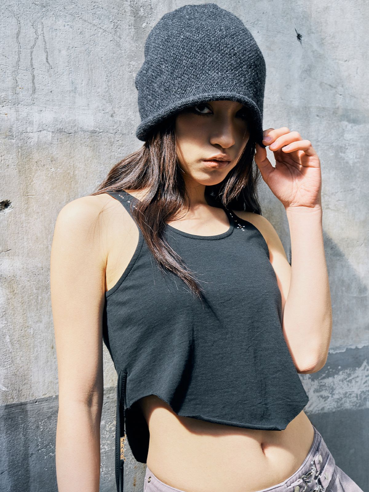 와이이이엘(YEEL) SIDE STRING TANK TOP BLACK
