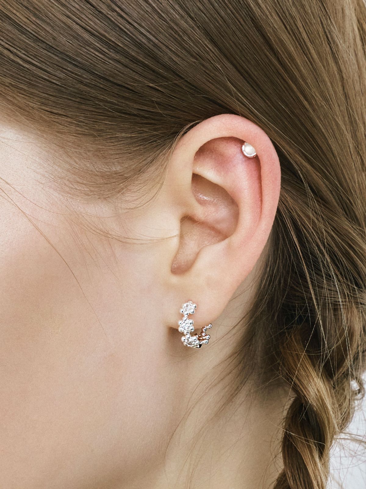 헤이(HEI) floral lace hoop earrings