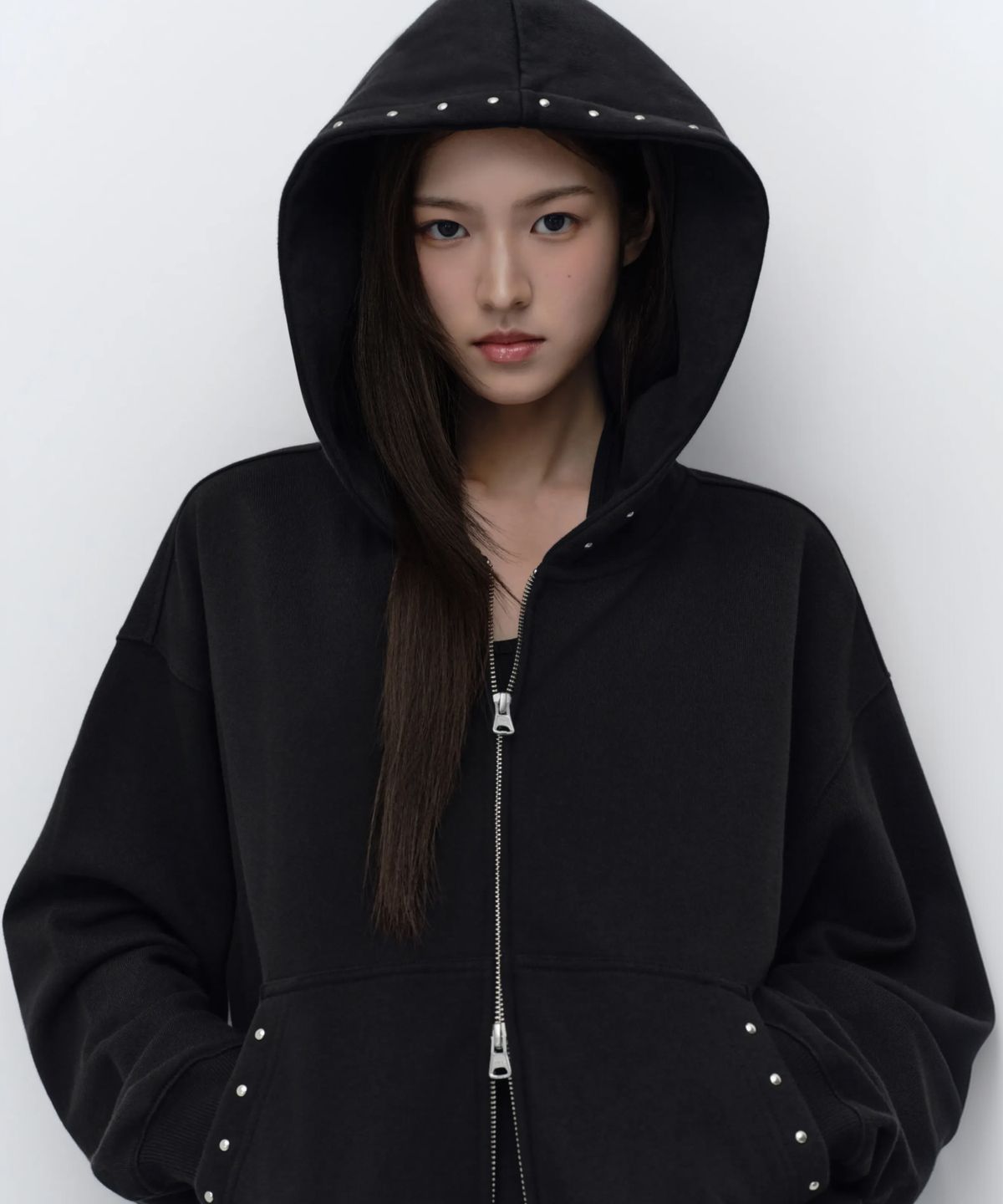 무신사 스탠다드 우먼(MUSINSA STANDARD WOMAN) 우먼즈 스터드 후디드 스웨트 집업 [블랙]