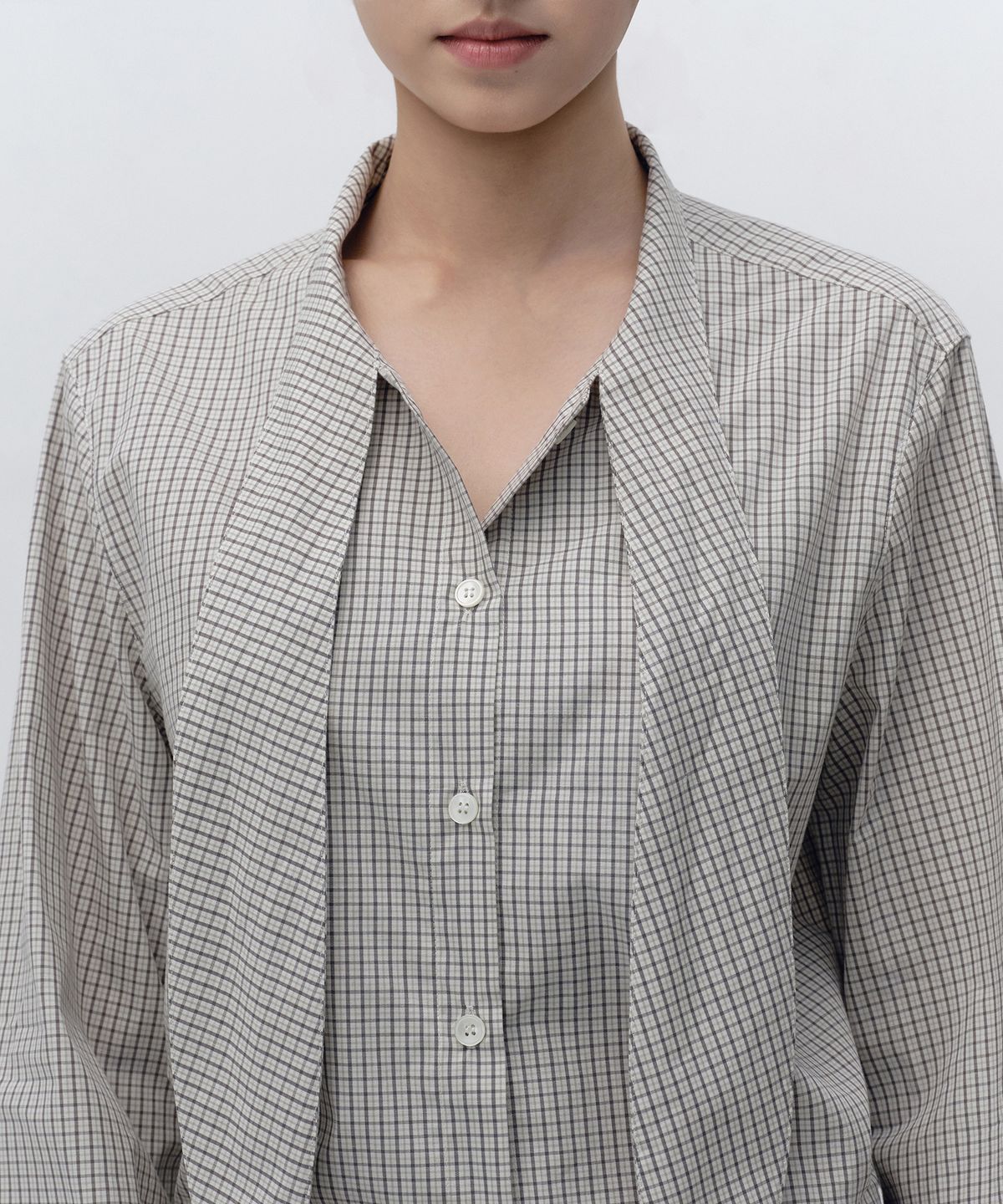 무신사 스탠다드 우먼(MUSINSA STANDARD WOMAN) 우먼즈 체크 타이 블라우스 [아이보리/다크 그레이]