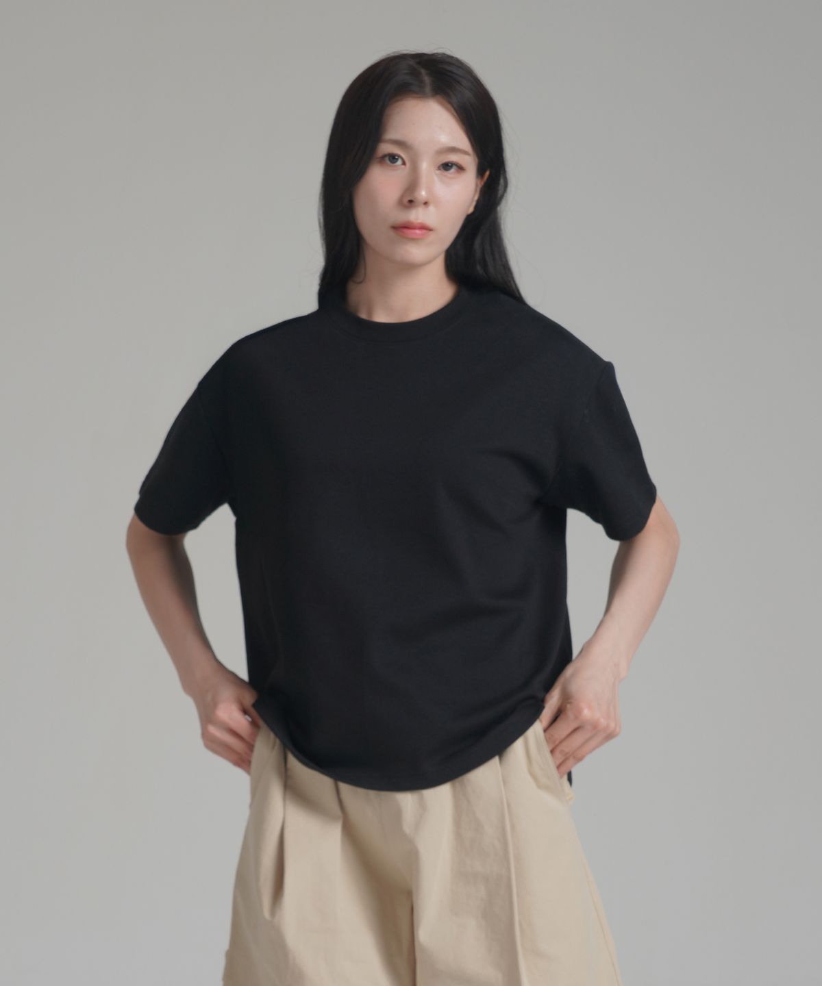 노밍(NOMING) 루즈핏 크롭 이지 숏 슬리브 - 블랙