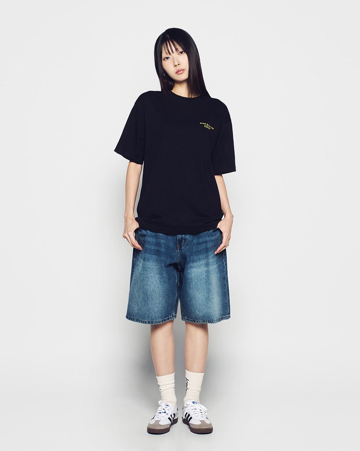 아크메드라비(ACME DE LA VIE) BASIC LOGO YELLOW FONT SHORT SLEEVE T-SHIRT