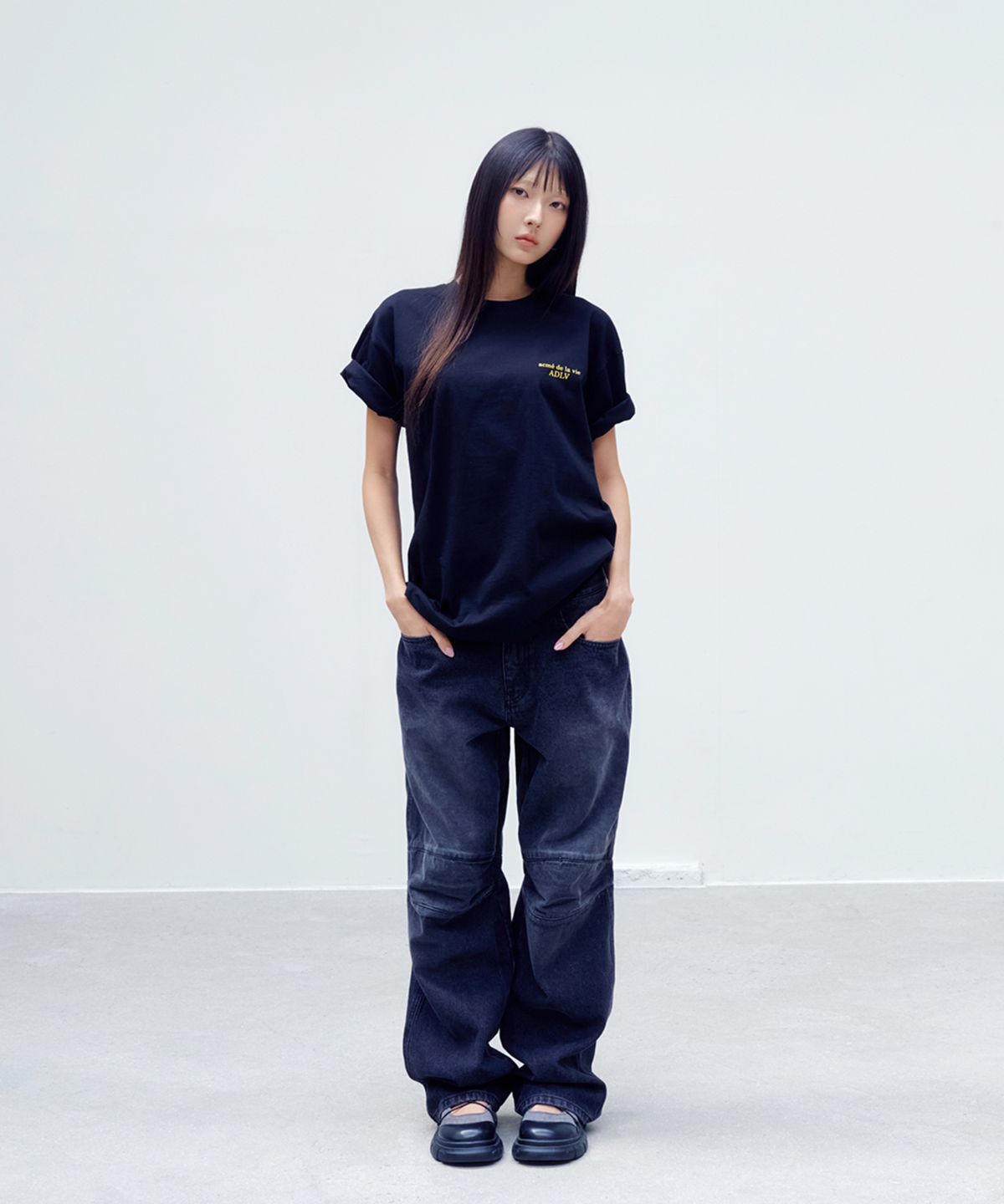 아크메드라비(ACME DE LA VIE) BASIC LOGO YELLOW FONT SHORT SLEEVE T-SHIRT