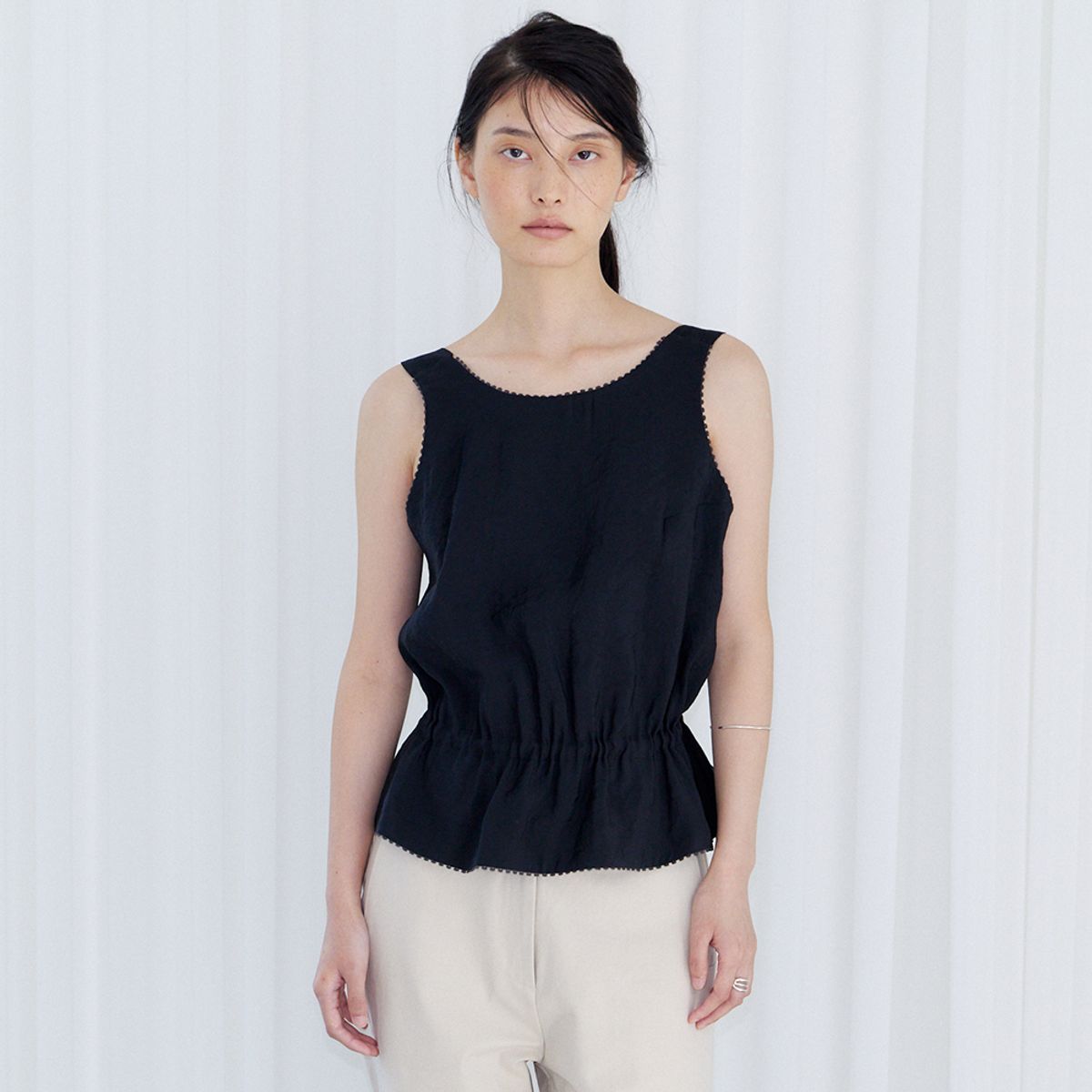 노우드(NOEUD) Lace-Trimmed Blouse (Black)