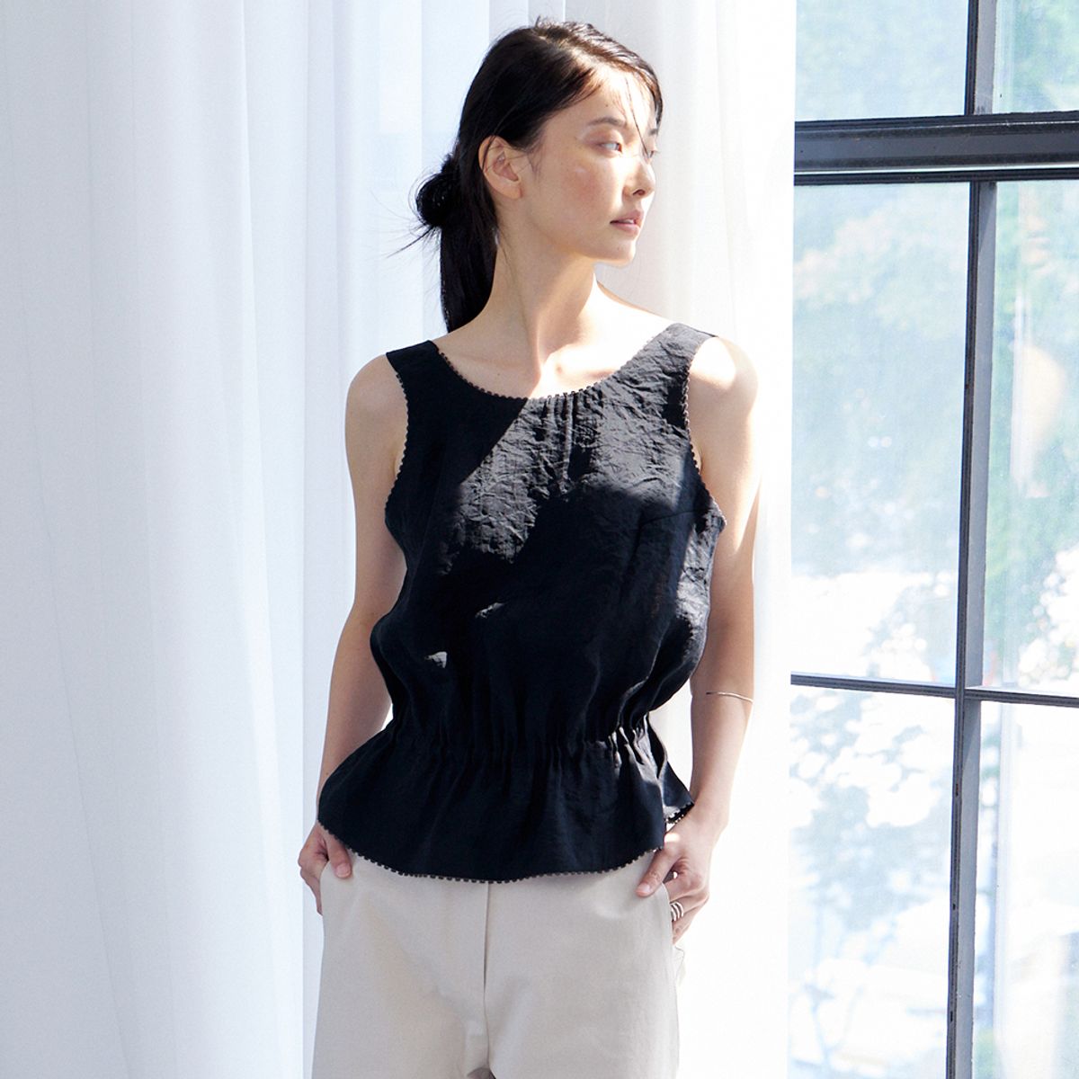 노우드(NOEUD) Lace-Trimmed Blouse (Black)