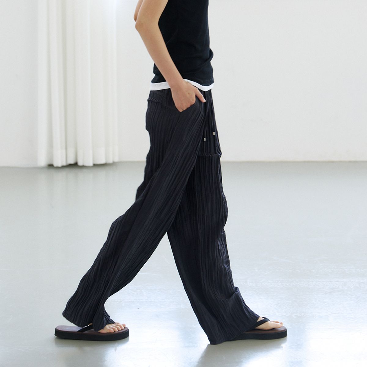 노우드(NOEUD) Flowing Wrinkle Pants (Black)