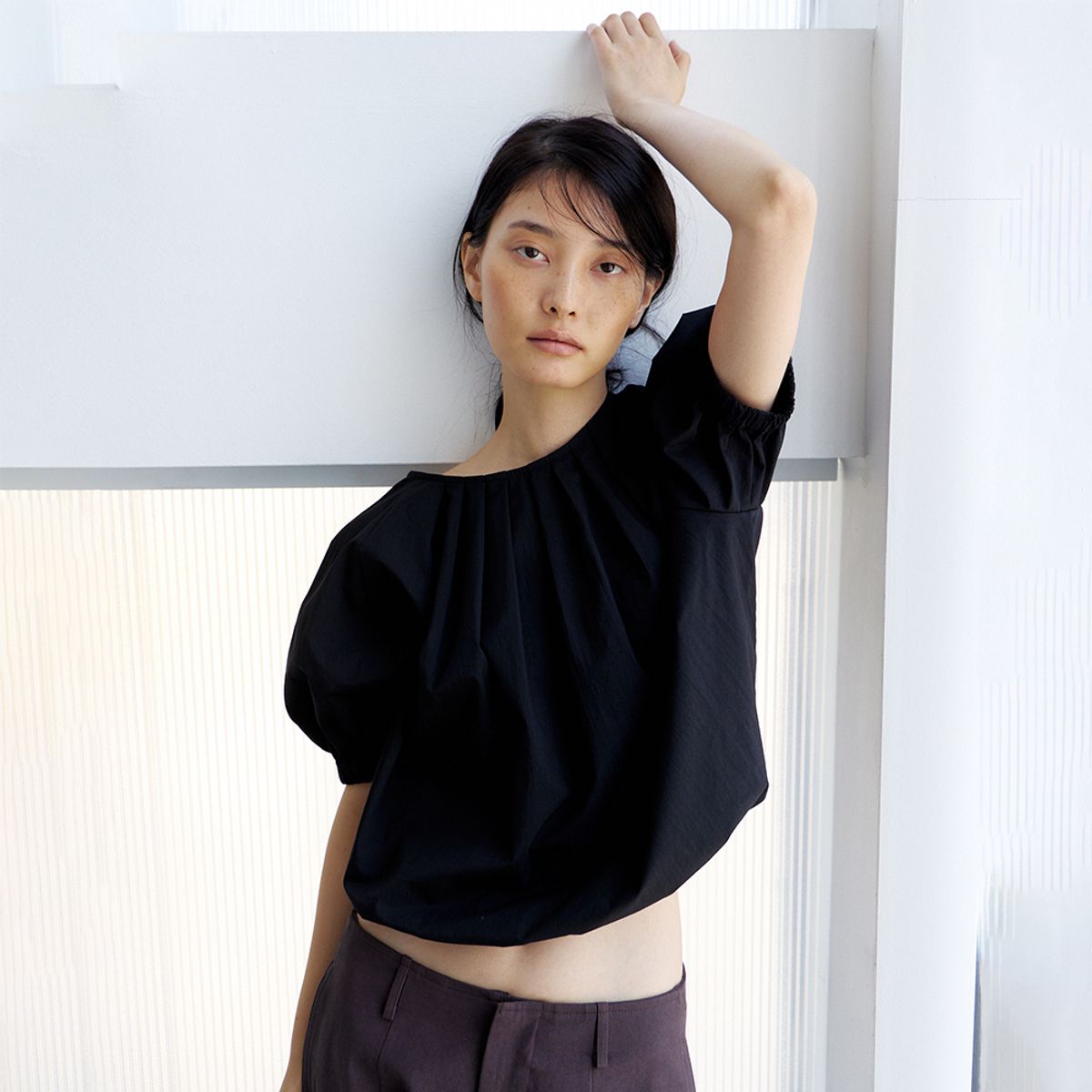 노우드(NOEUD) Two-way Shirring Blouse (Black)