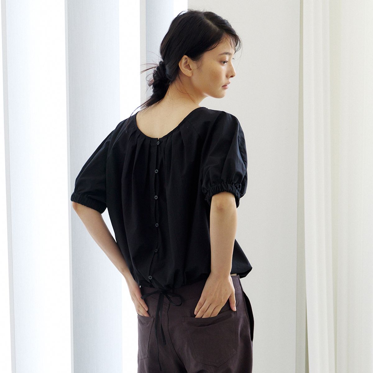 노우드(NOEUD) Two-way Shirring Blouse (Black)