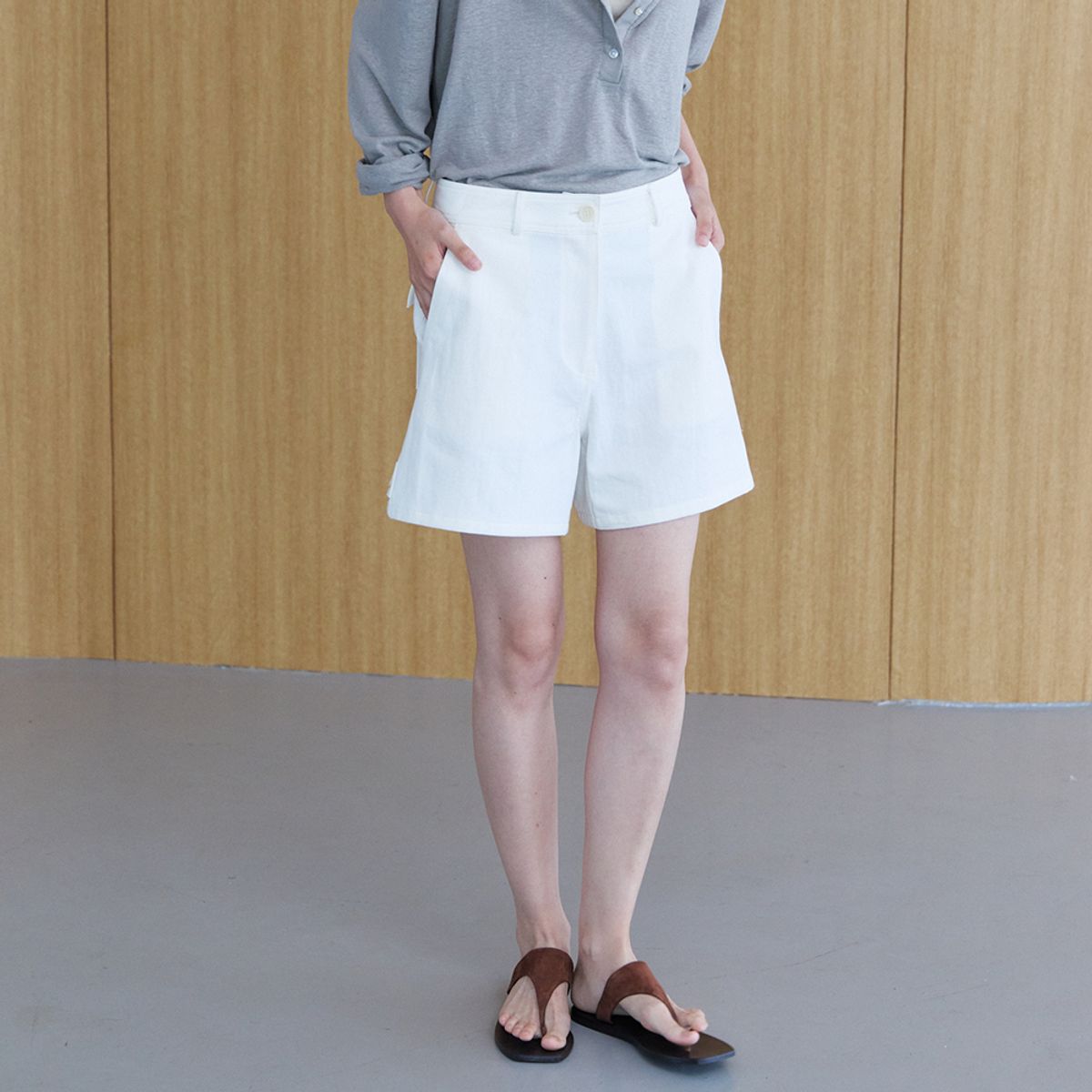 노우드(NOEUD) Side-Tab Shorts (Ivory)