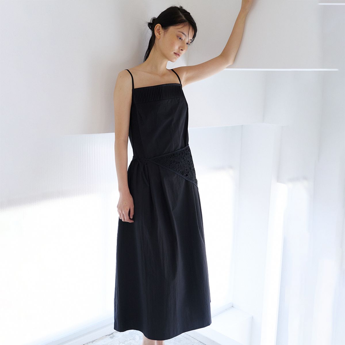 노우드(NOEUD) Pintuck Flare Dress (Black)