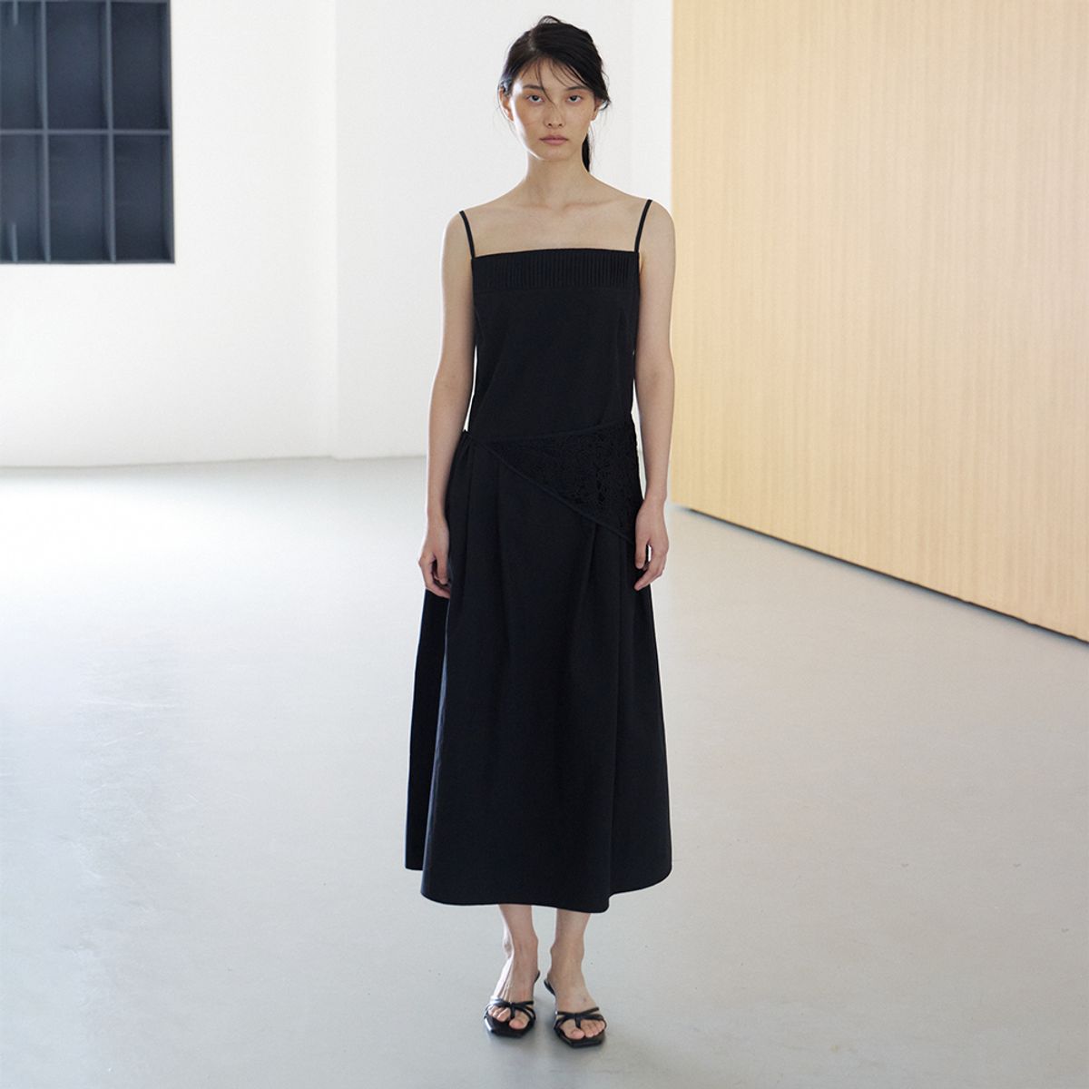 노우드(NOEUD) Pintuck Flare Dress (Black)