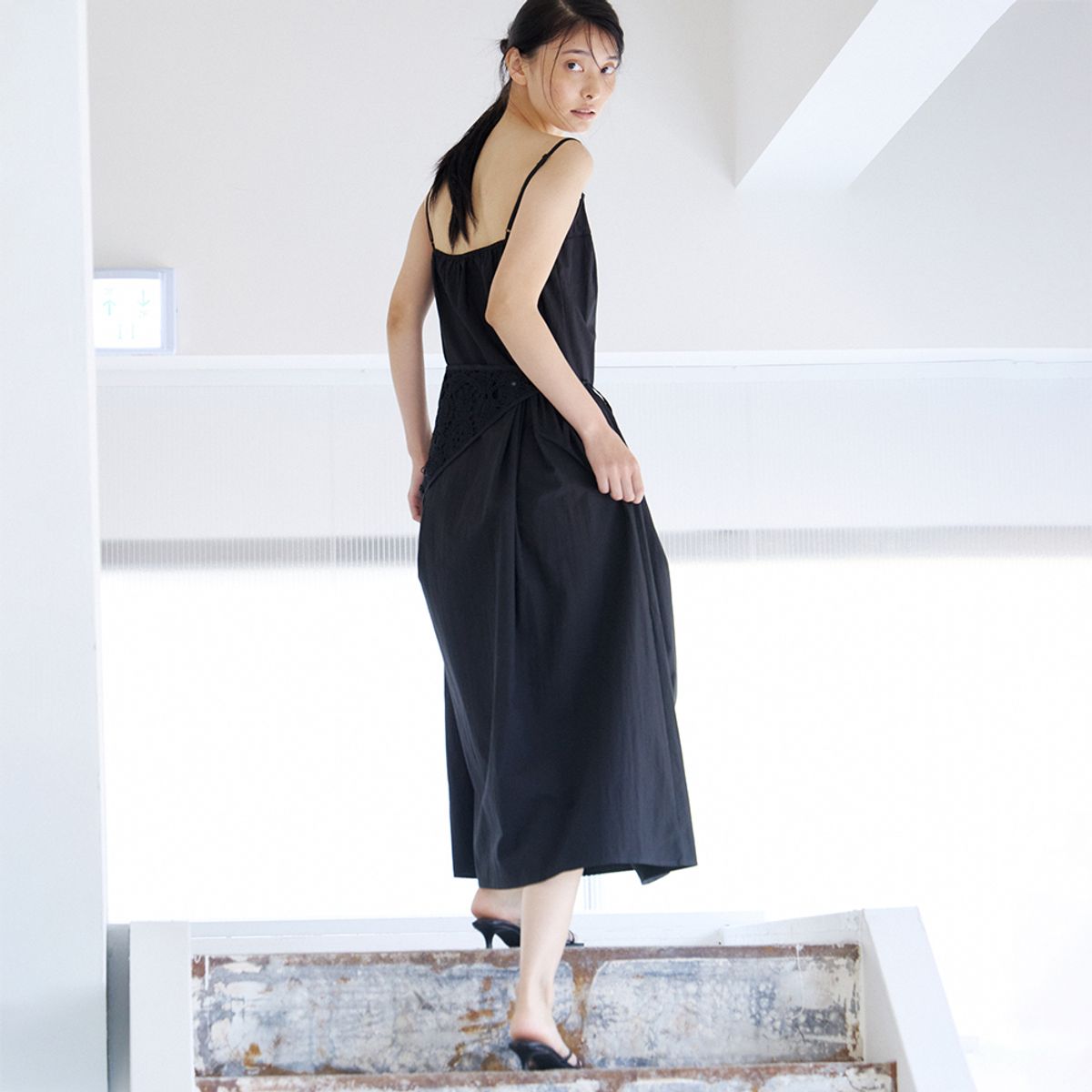 노우드(NOEUD) Pintuck Flare Dress (Black)