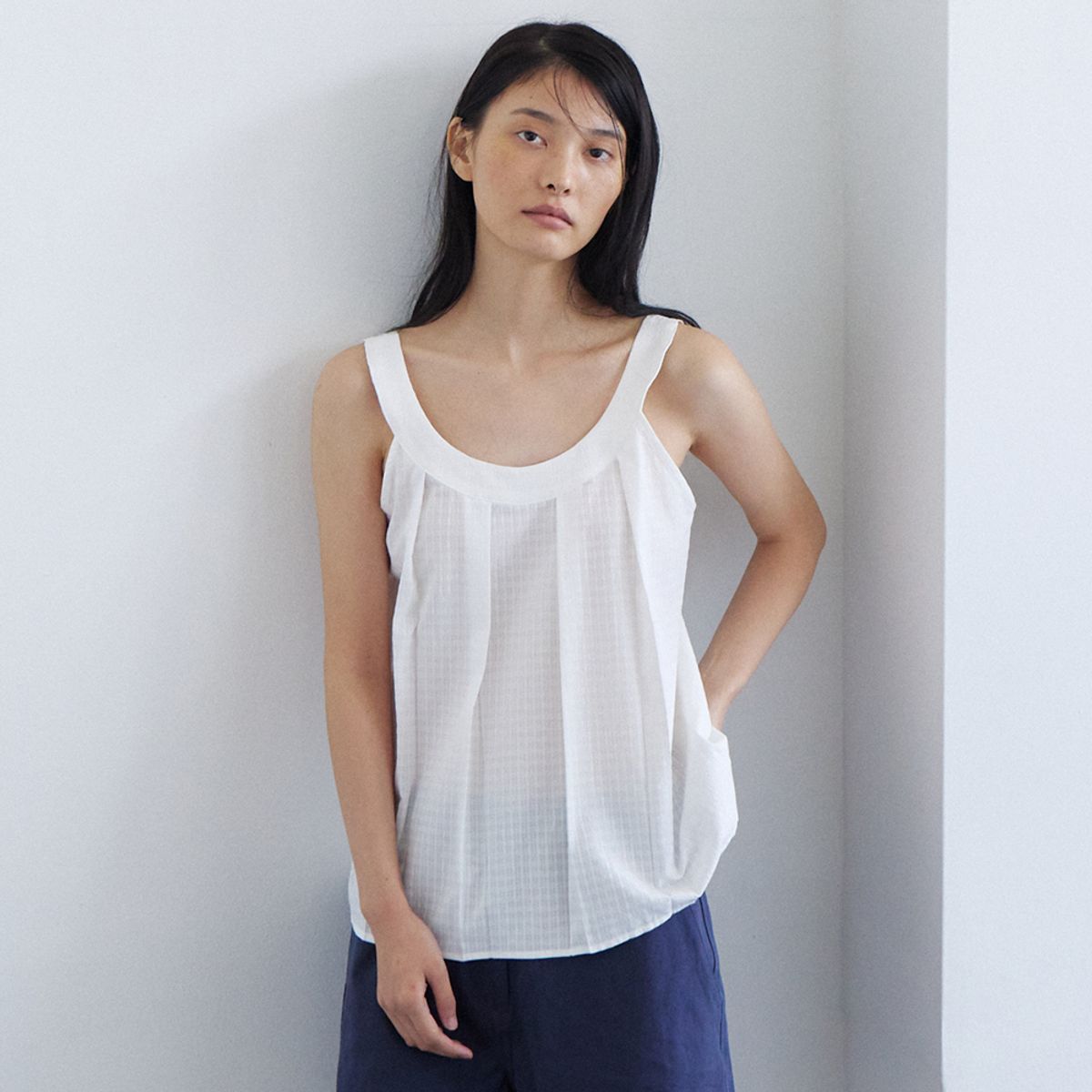 노우드(NOEUD) Arch Pintuck Blouse (Ivory)