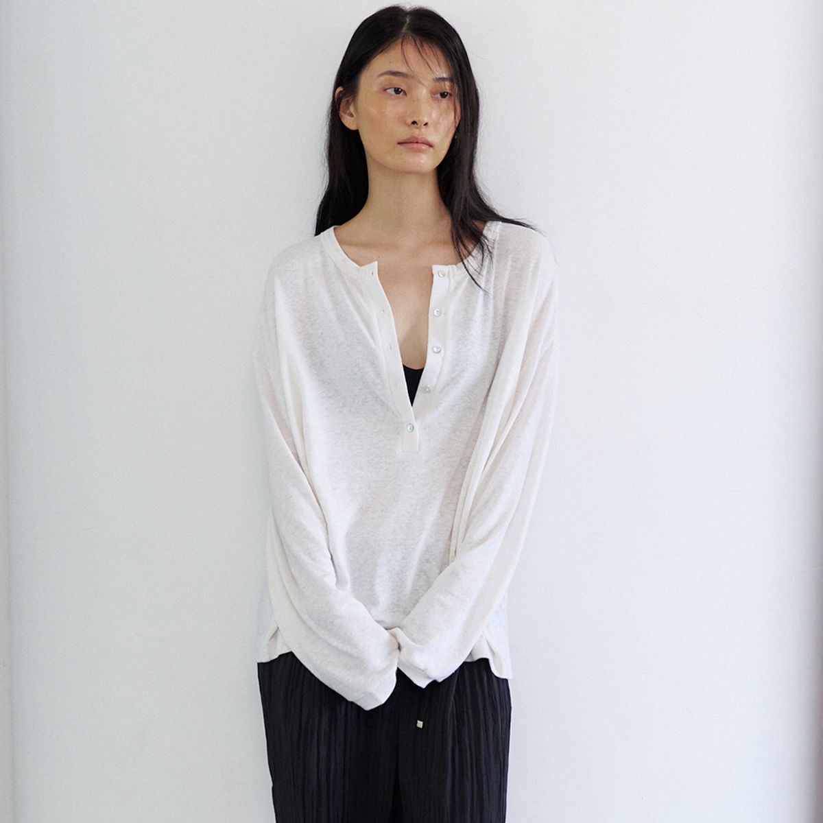 노우드(NOEUD) Linen Henley Tee (Ivory)