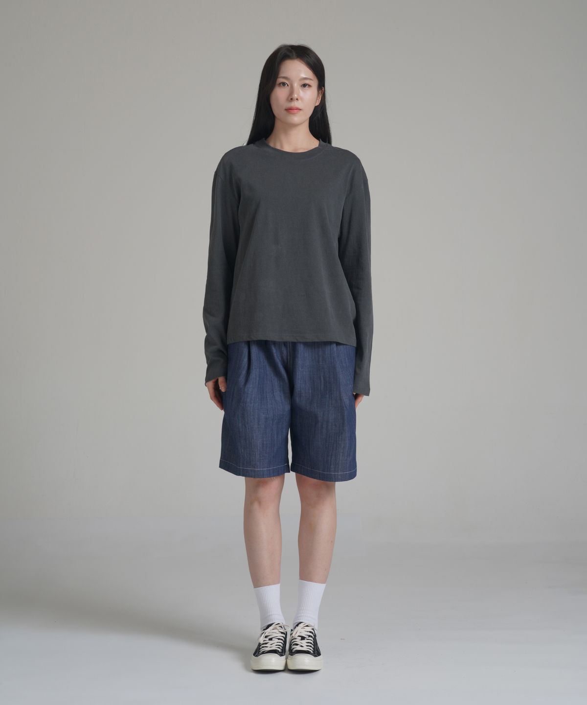 노밍(NOMING) 루즈핏 크롭 피그먼트 롱 슬리브 - 블랙