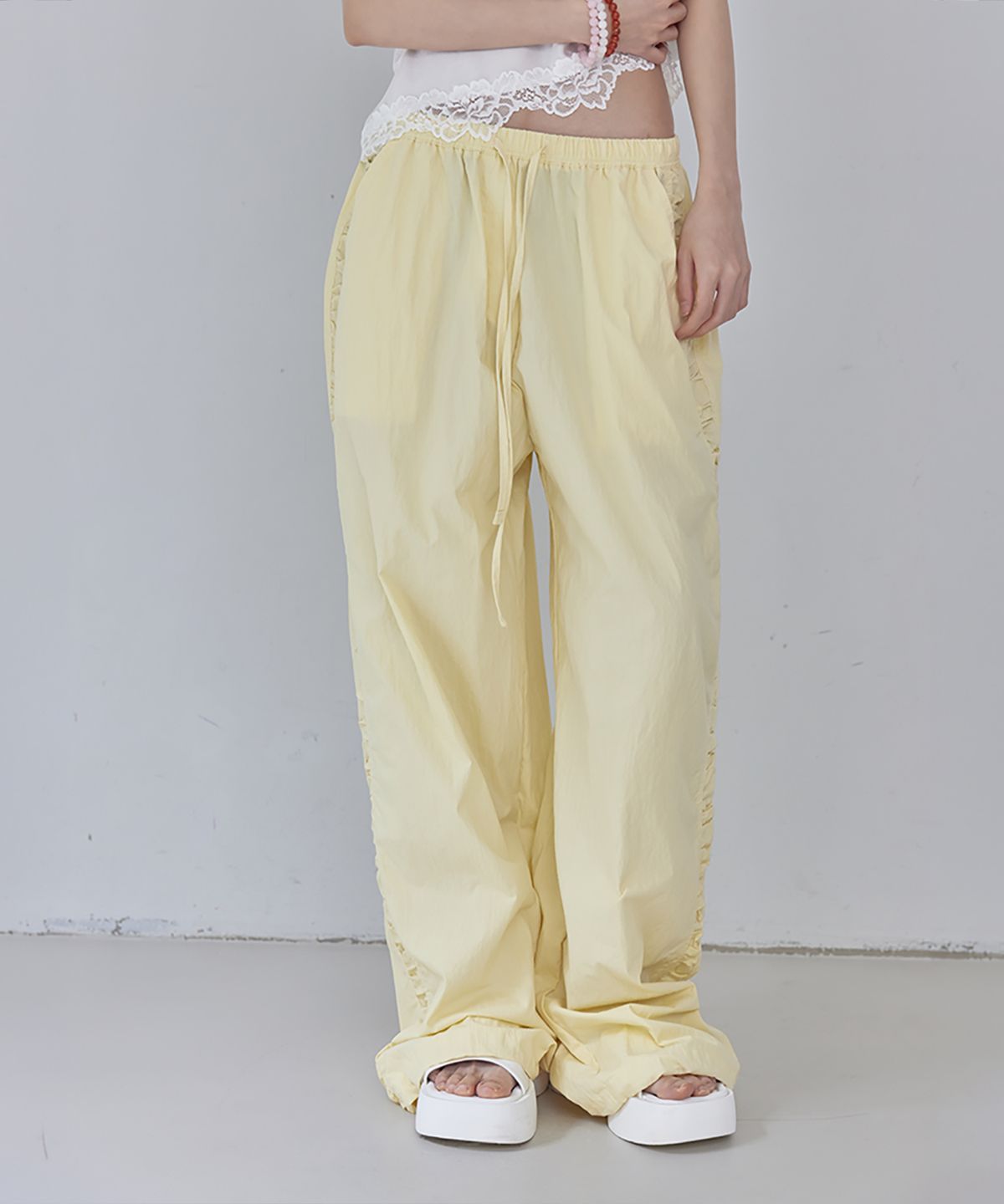 런던다다(LONDONDADA) Nylon Shirring Easy Pants, BUTTER