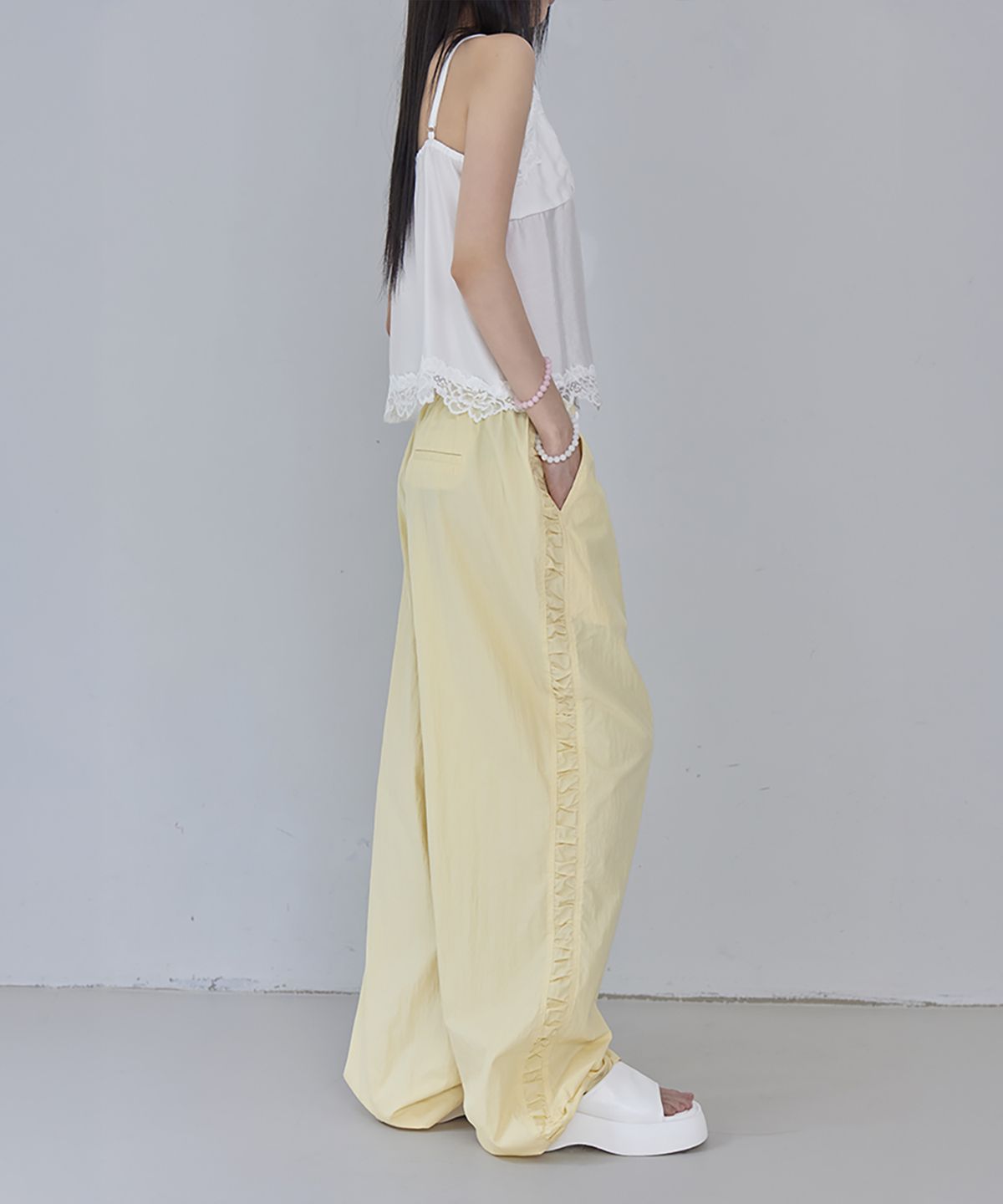 런던다다(LONDONDADA) Nylon Shirring Easy Pants, BUTTER