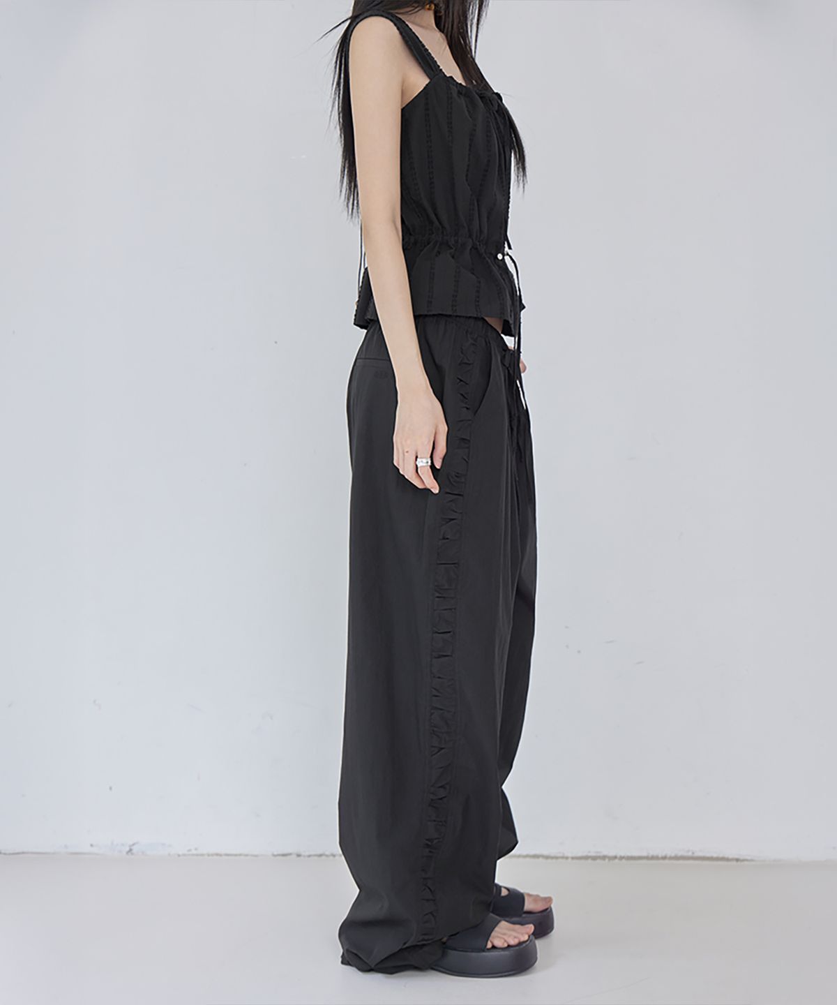런던다다(LONDONDADA) Nylon Shirring Easy Pants, BLACK