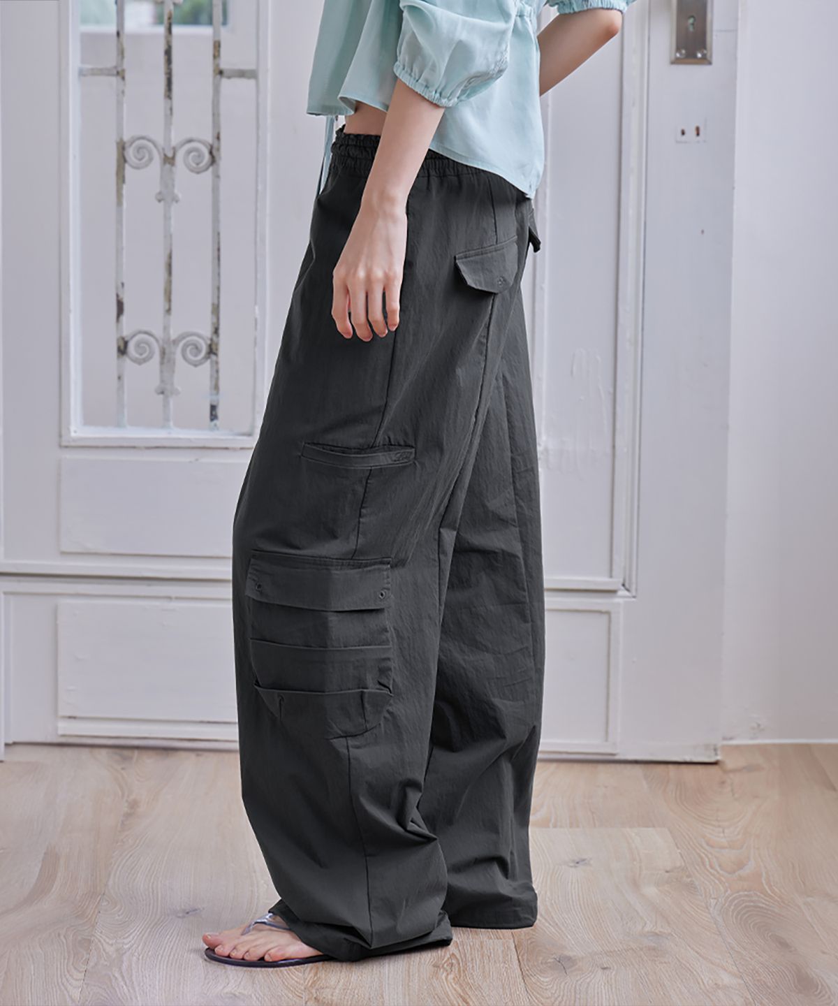 런던다다(LONDONDADA) Nylon Cargo String Hem Pants, D.CHARCOAL