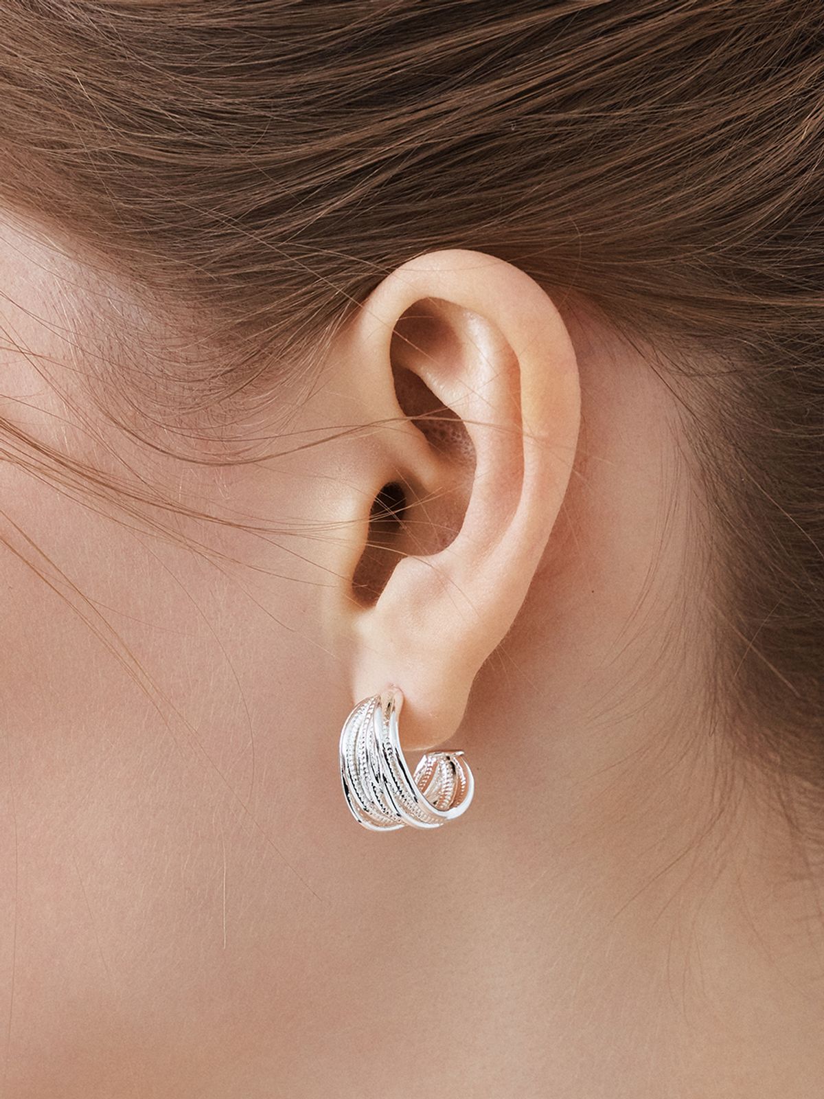 헤이(HEI) woven line hoop earrings
