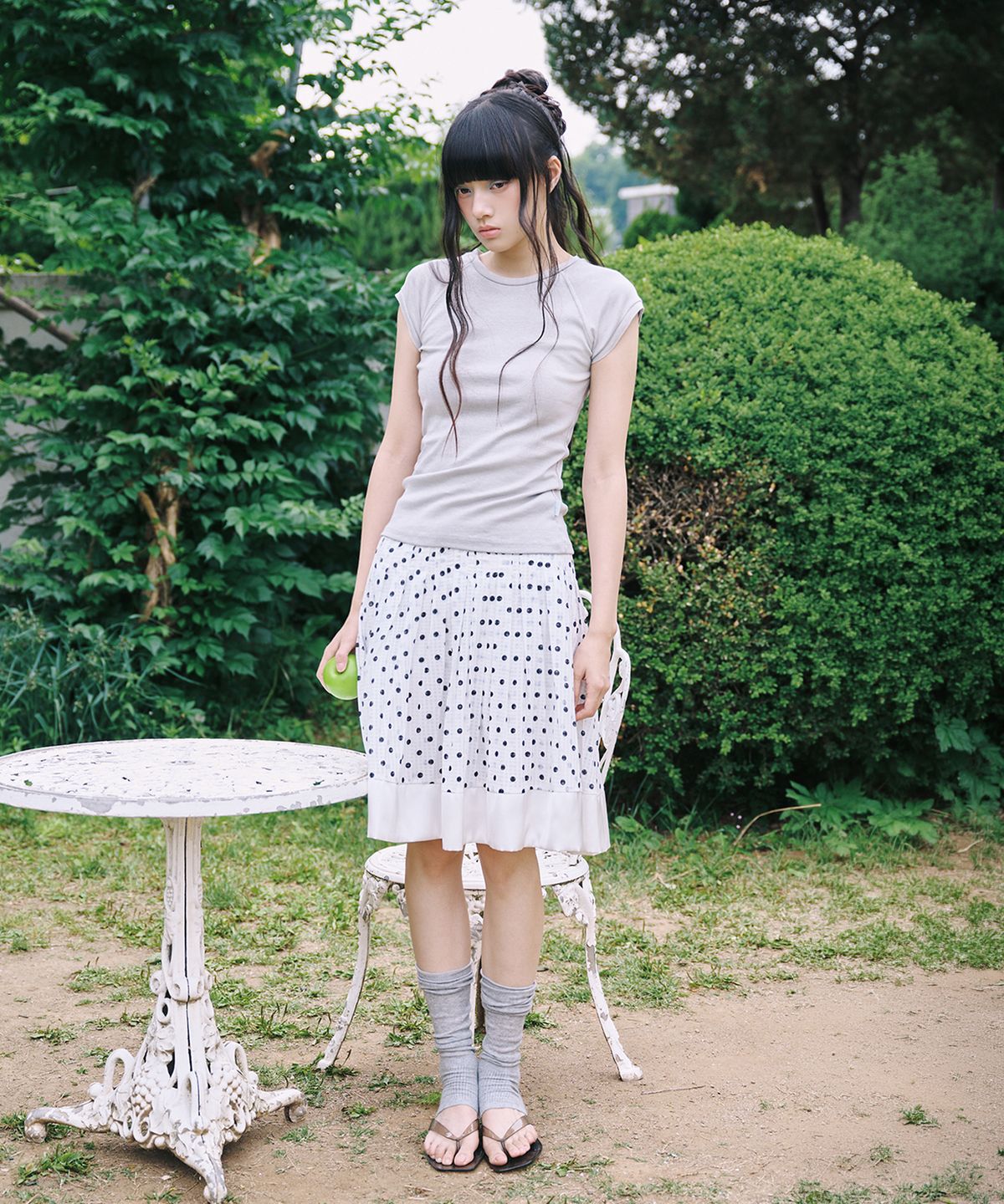 미레코(MIRECO) DOT PLEATED SATIN SKIRT IVORY
