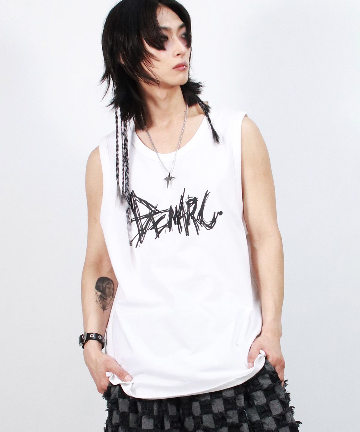 드마크(DEMARC) M rough text-logo boxy sleeveless - White