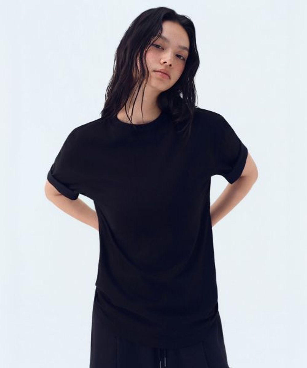 무신사 스탠다드(MUSINSA STANDARD) [쿨탠다드] 릴렉스 핏 크루 넥 티셔츠 [블랙]