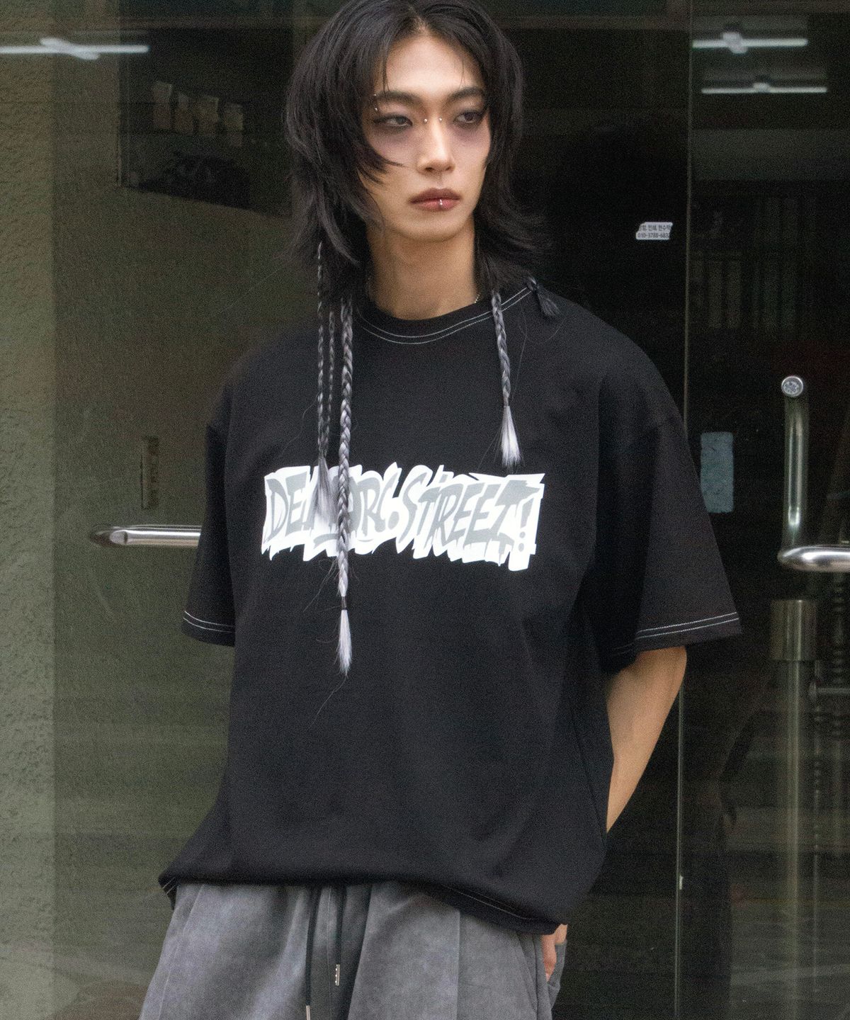 드마크(DEMARC) M text graffiti boxy short sleeve tee - Black