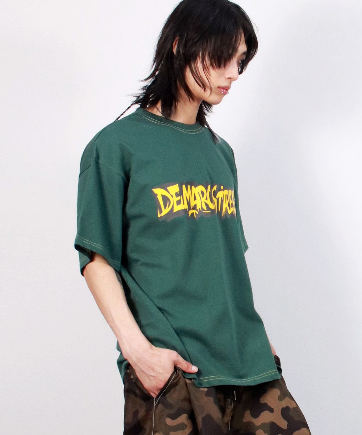 드마크(DEMARC) M text graffiti boxy short sleeve tee- khaki