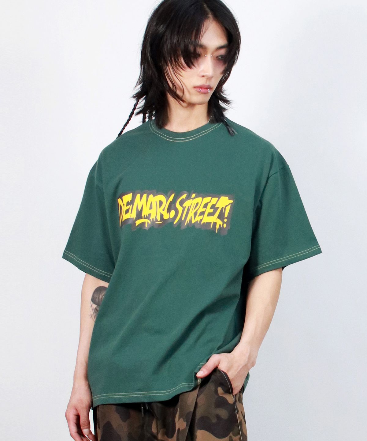 드마크(DEMARC) M text graffiti boxy short sleeve tee- khaki