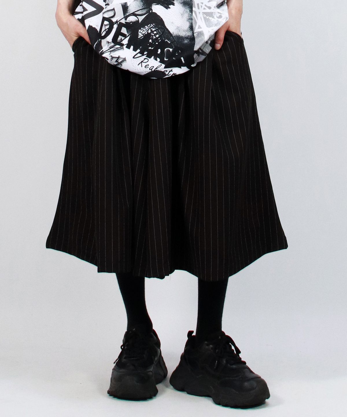 드마크(DEMARC) M Real wide two tuck stripe bumuda pants - Black
