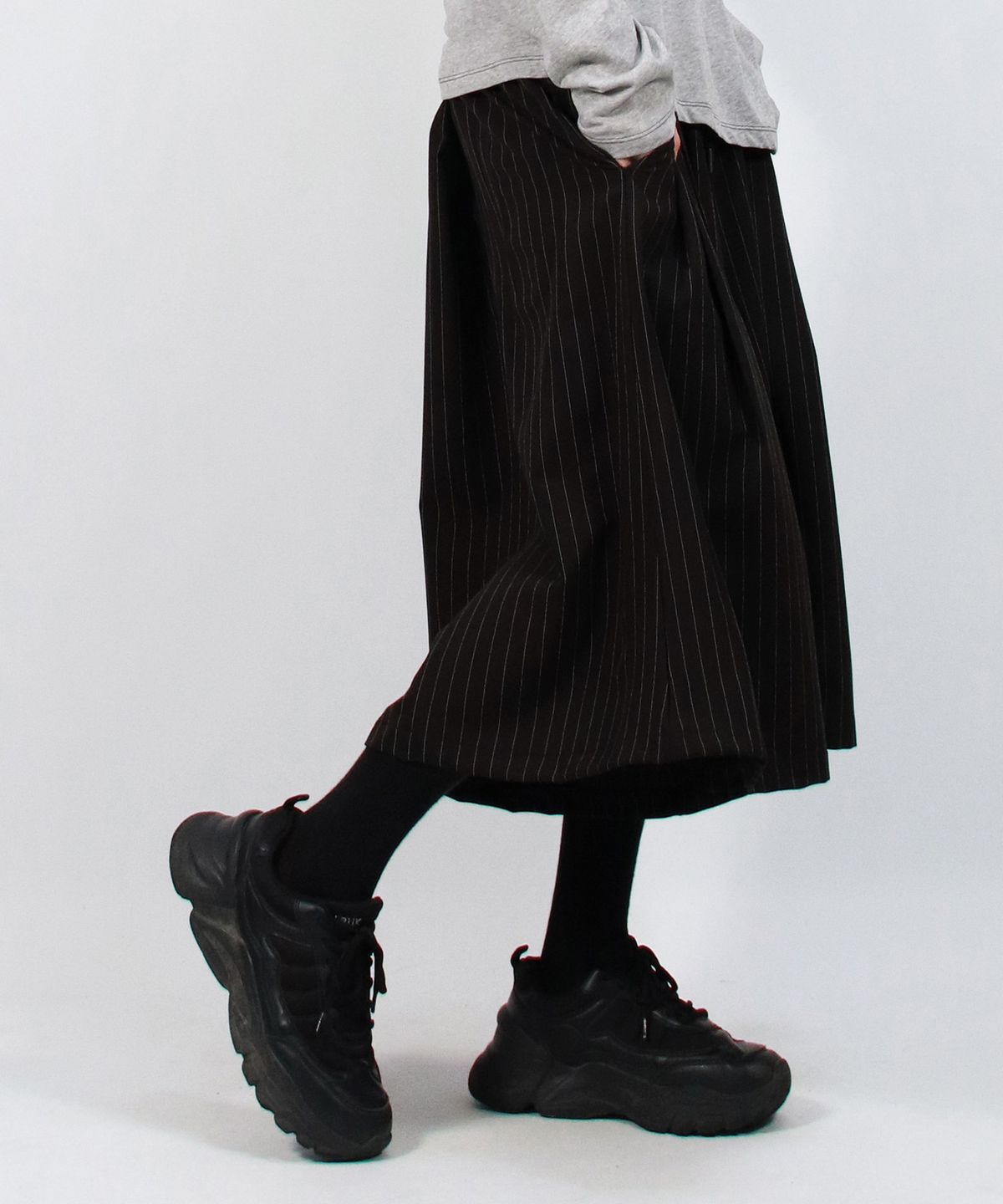 드마크(DEMARC) M Real wide two tuck stripe bumuda pants - Black