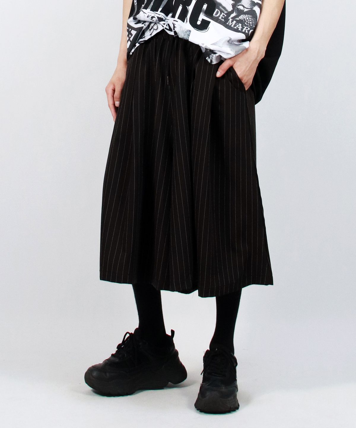 드마크(DEMARC) M Real wide two tuck stripe bumuda pants - Black