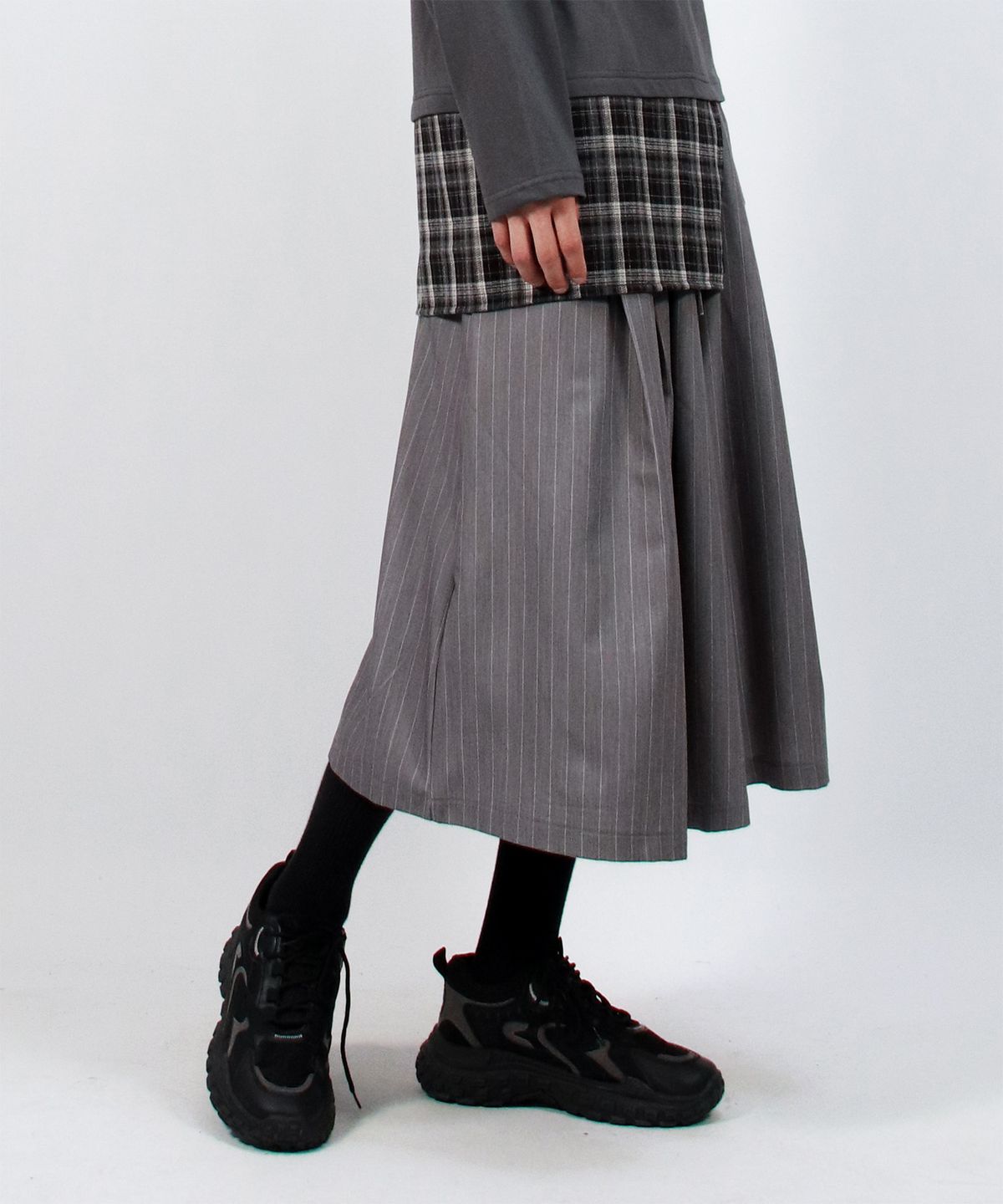 드마크(DEMARC) M Real wide two tuck stripe bumuda pants - gray