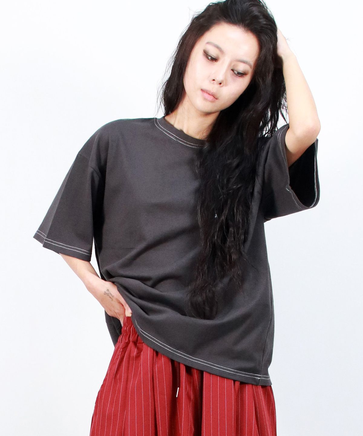 드마크(DEMARC) OUTSTITCH BOXY SHORT SLEEVE TEE -  Charcoal