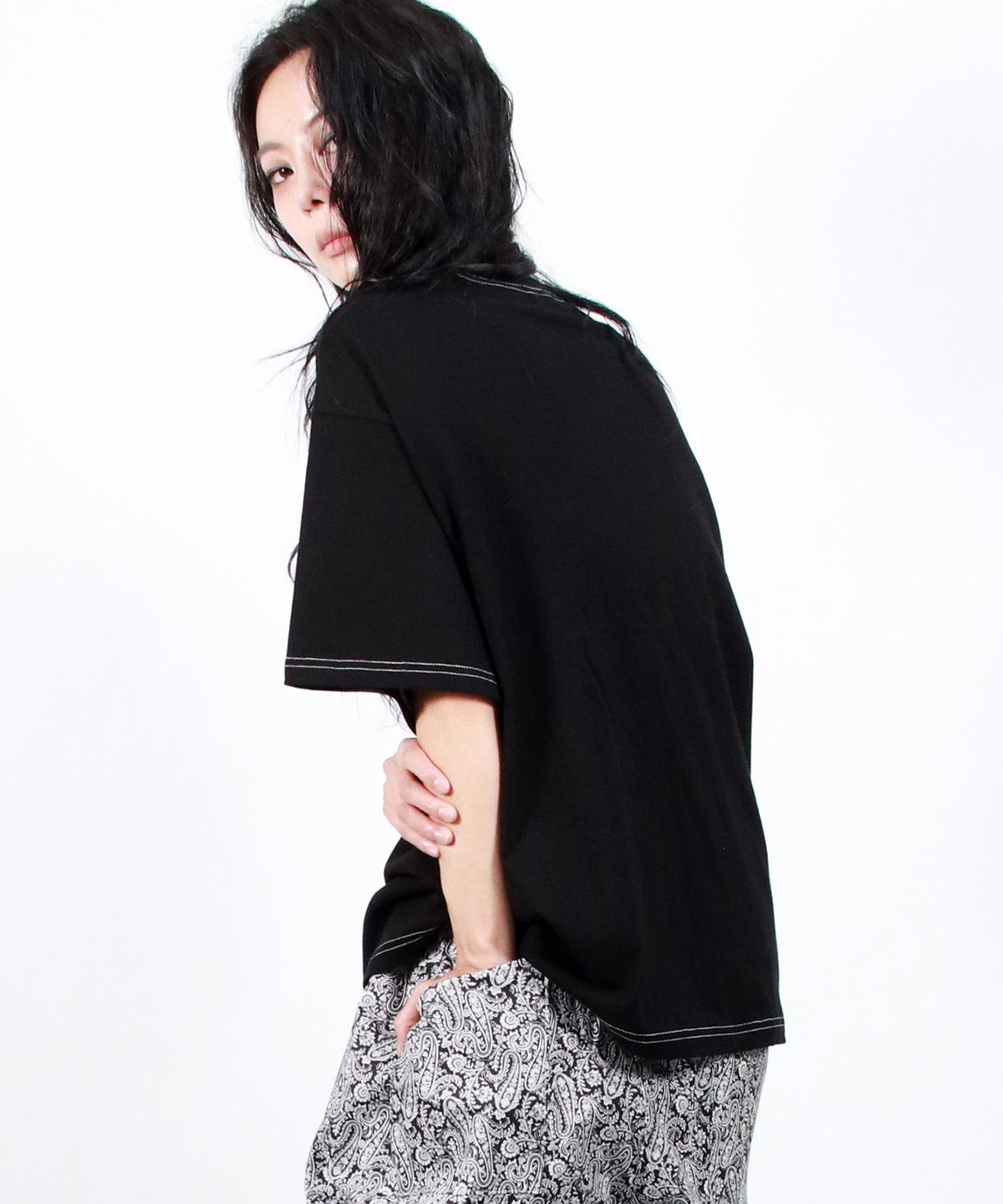 드마크(DEMARC) OUTSTITCH BOXY SHORT SLEEVE TEE - Black
