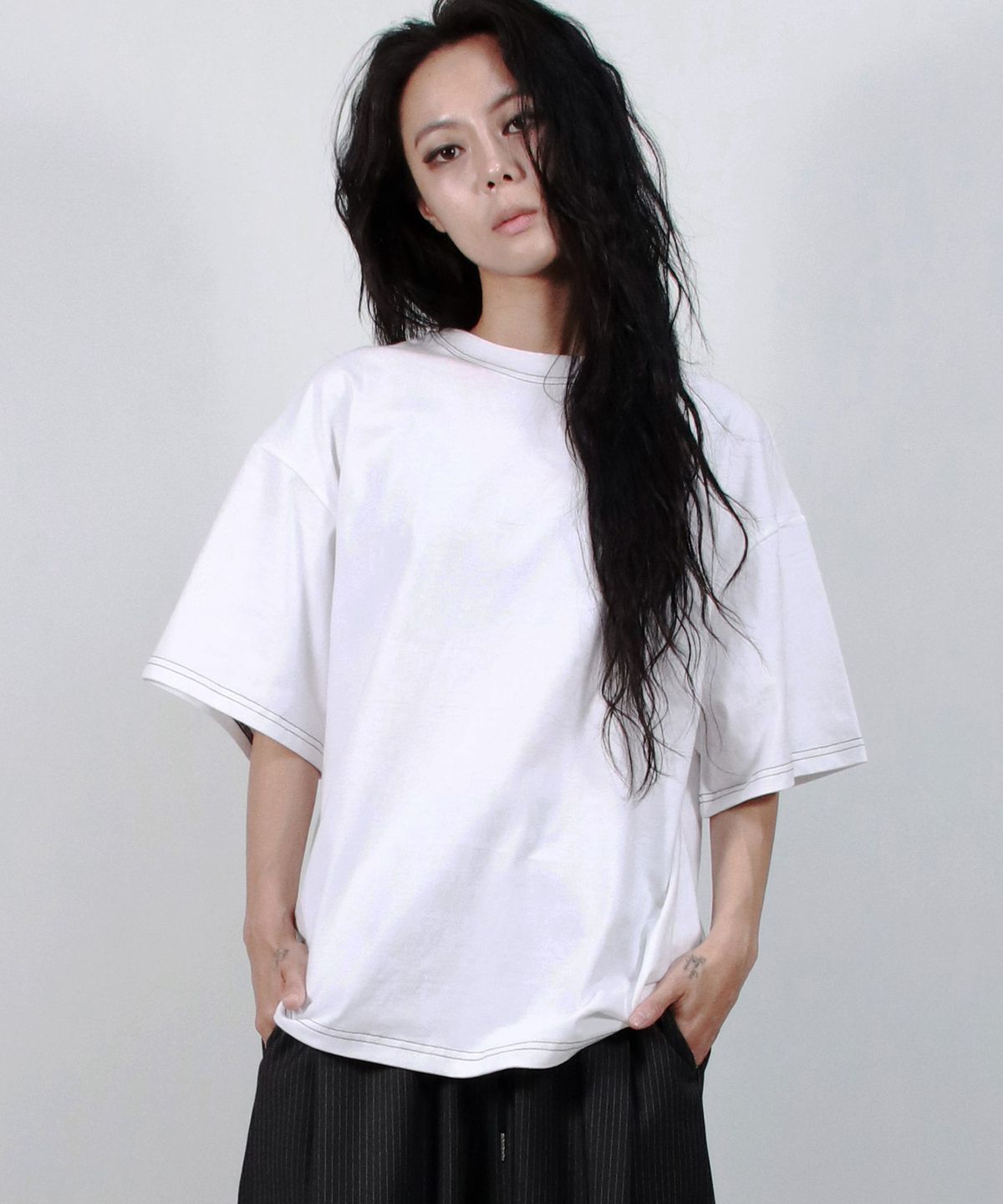 드마크(DEMARC) OUTSTITCH BOXY SHORT SLEEVE TEE - White