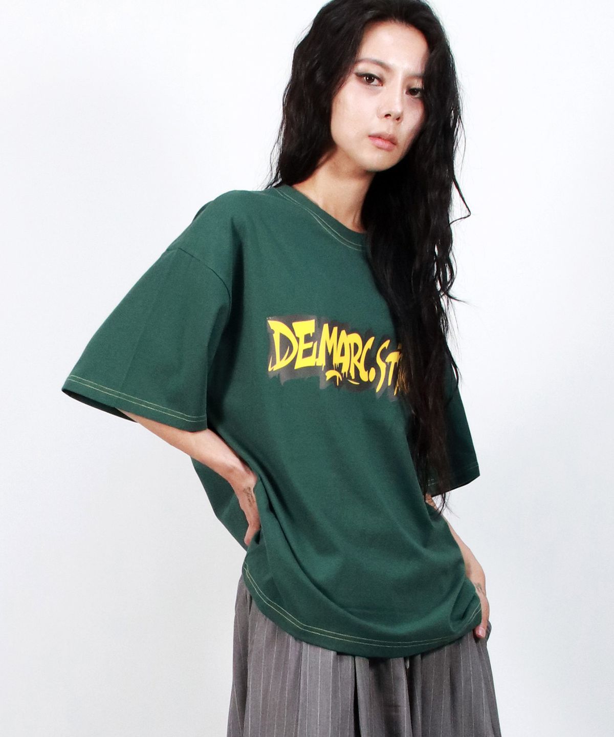 드마크(DEMARC) text graffiti boxy short sleeve tee- khaki