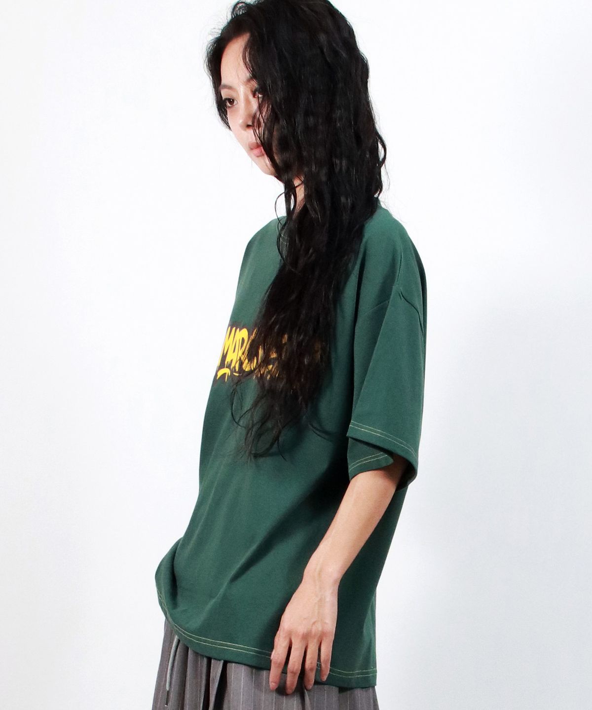드마크(DEMARC) text graffiti boxy short sleeve tee- khaki