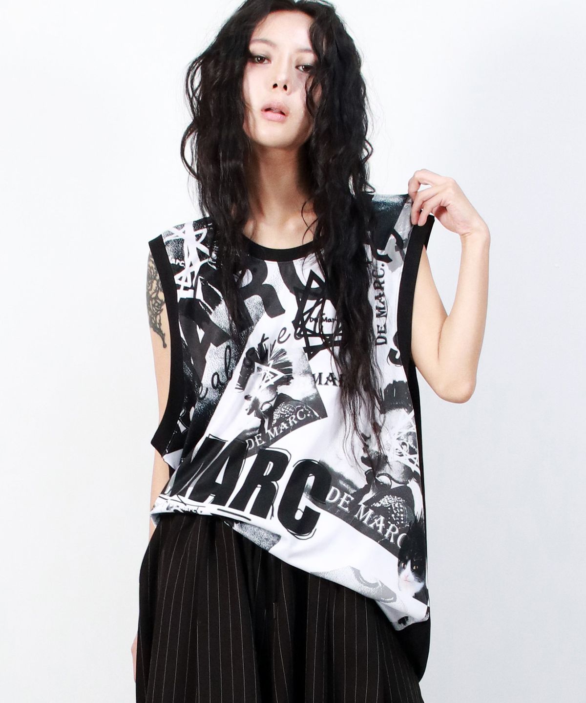 드마크(DEMARC) Street collage oversize sleeveless