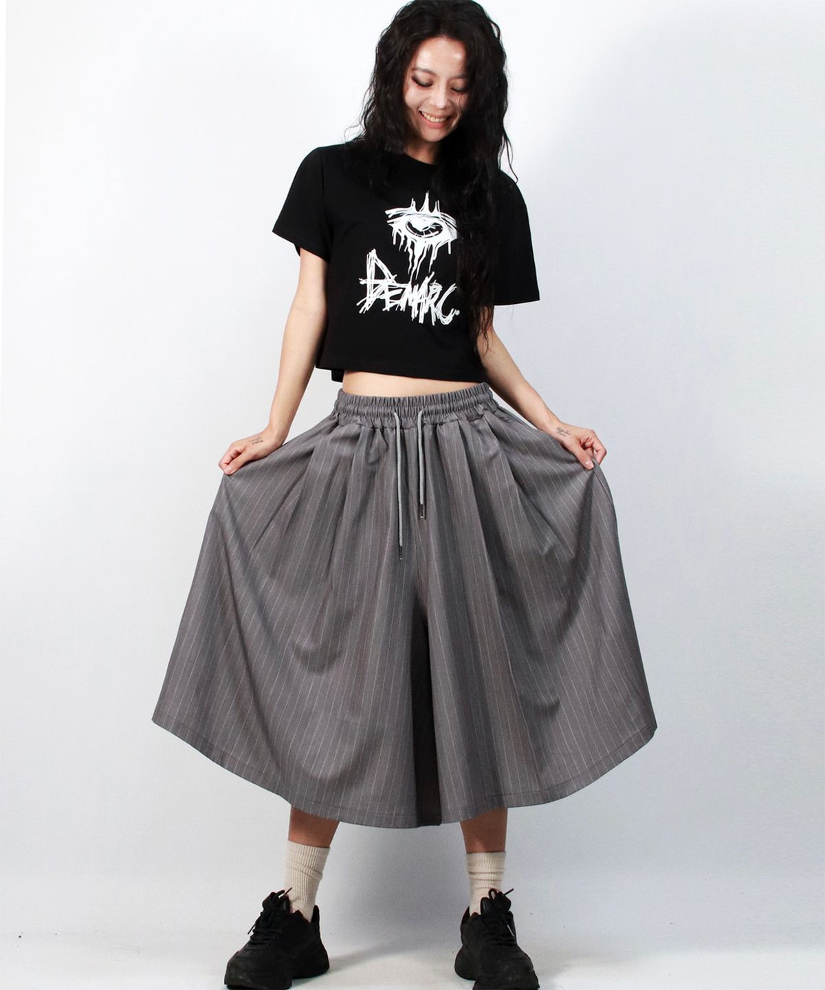 드마크(DEMARC) Real wide two tuck stripe bumuda pants - Gray
