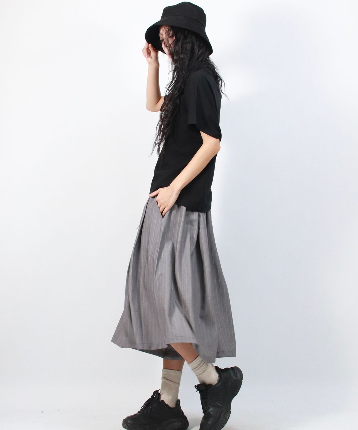 드마크(DEMARC) Real wide two tuck stripe bumuda pants - Gray