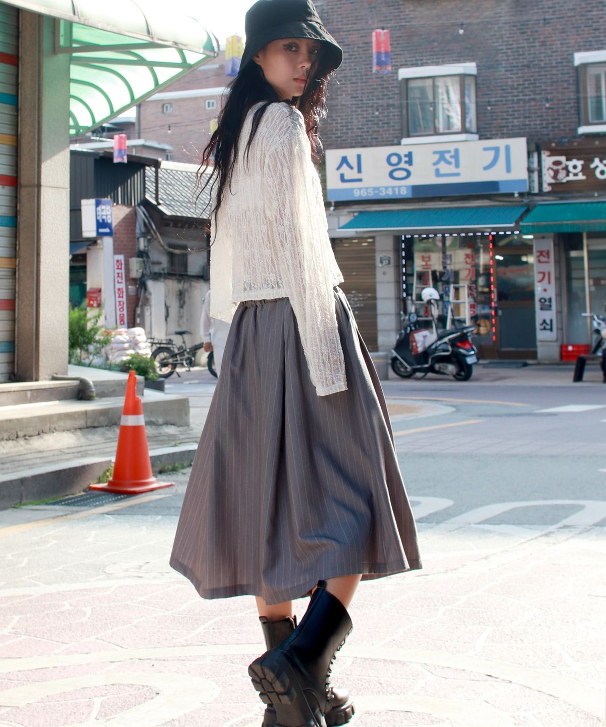 드마크(DEMARC) Real wide two tuck stripe bumuda pants - Gray
