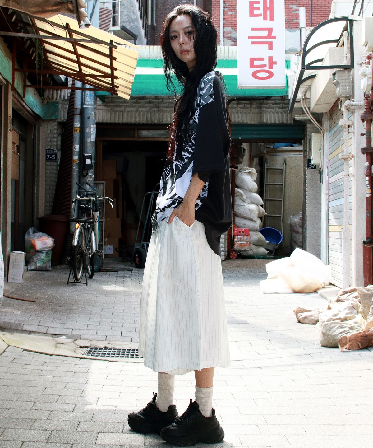 드마크(DEMARC) Real wide two tuck stripe bumuda pants - White