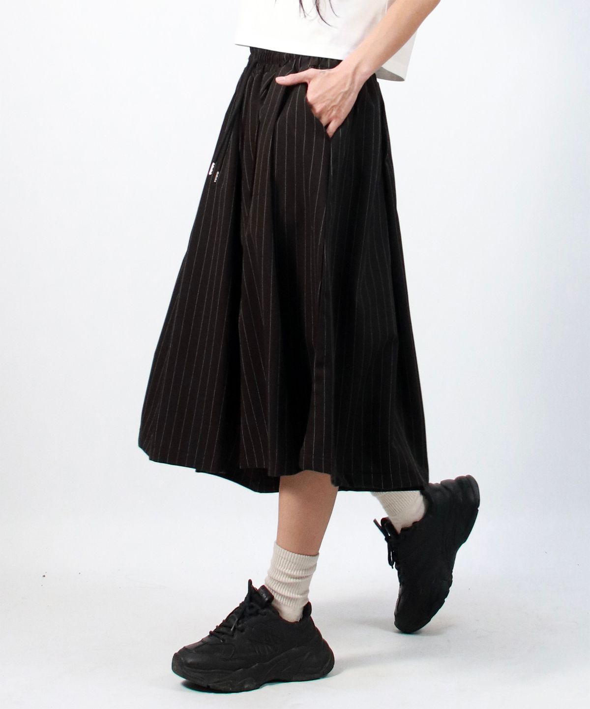 드마크(DEMARC) Real wide two tuck stripe bumuda pants - Black