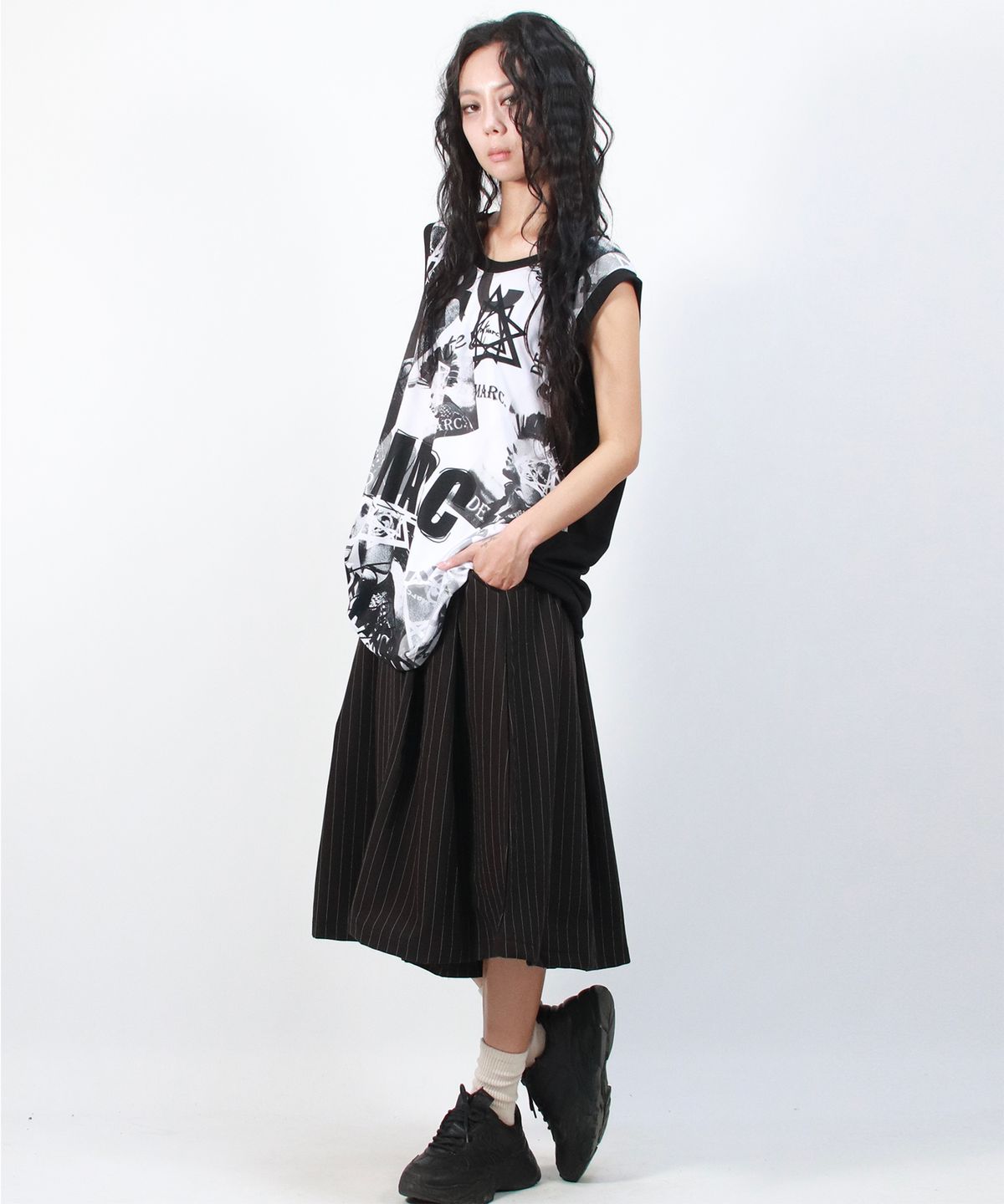 드마크(DEMARC) Real wide two tuck stripe bumuda pants - Black