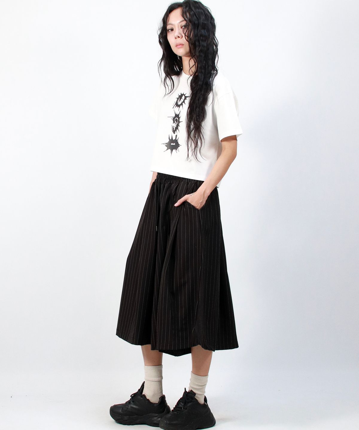 드마크(DEMARC) Real wide two tuck stripe bumuda pants - Black