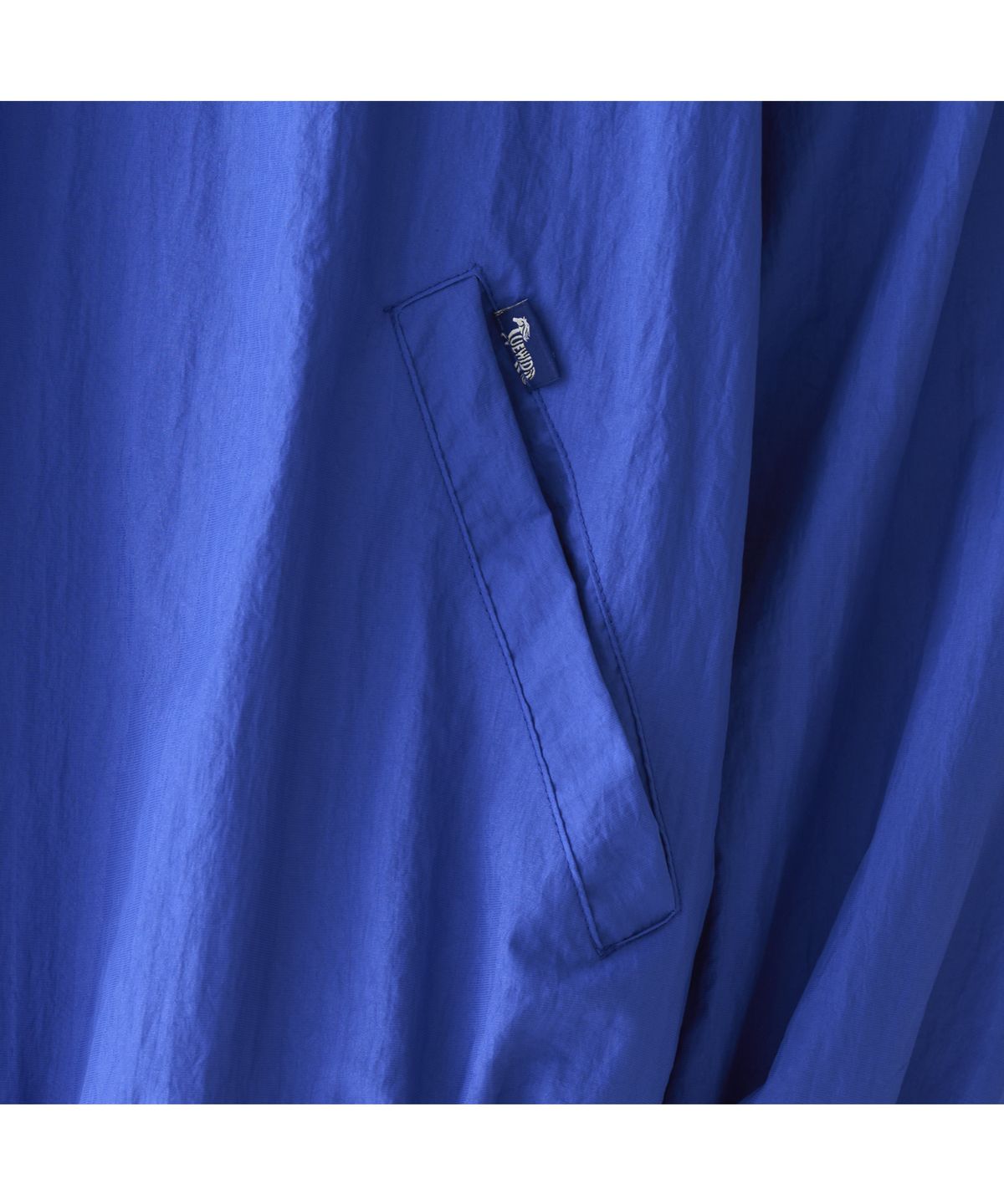 투위드(TUEWID) V-neck wind shell pullover in varsity blue