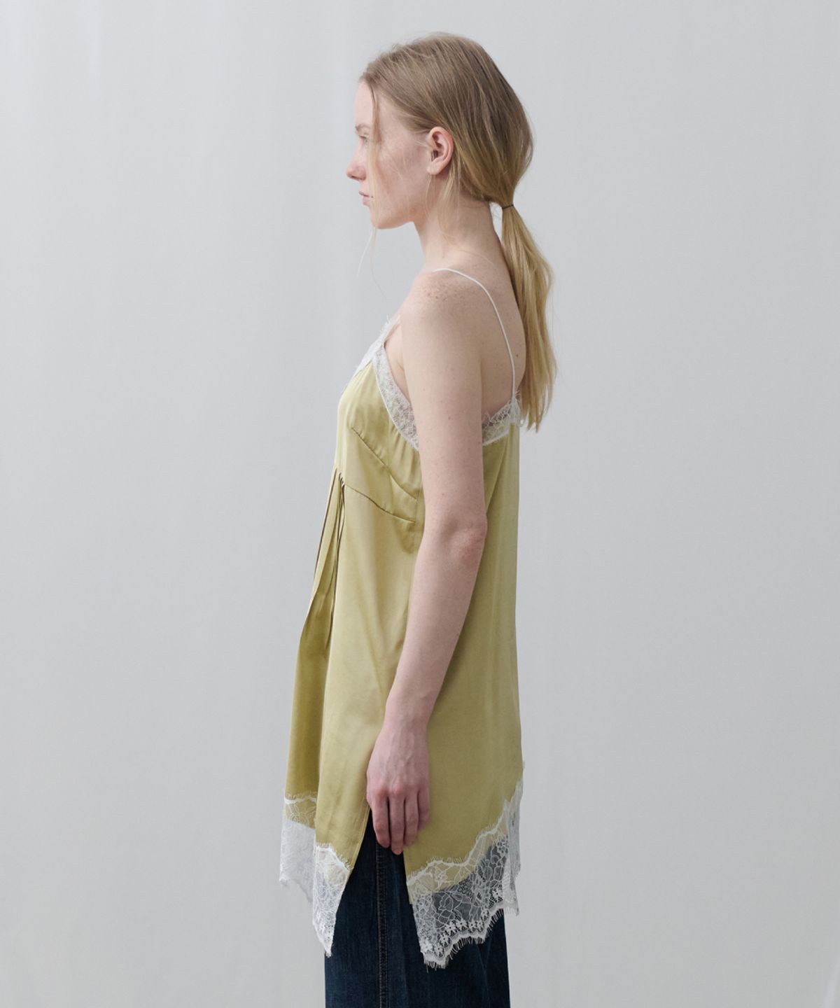 토아베(TOAVE) Lace Slip Layered Bustier Top (Olive)